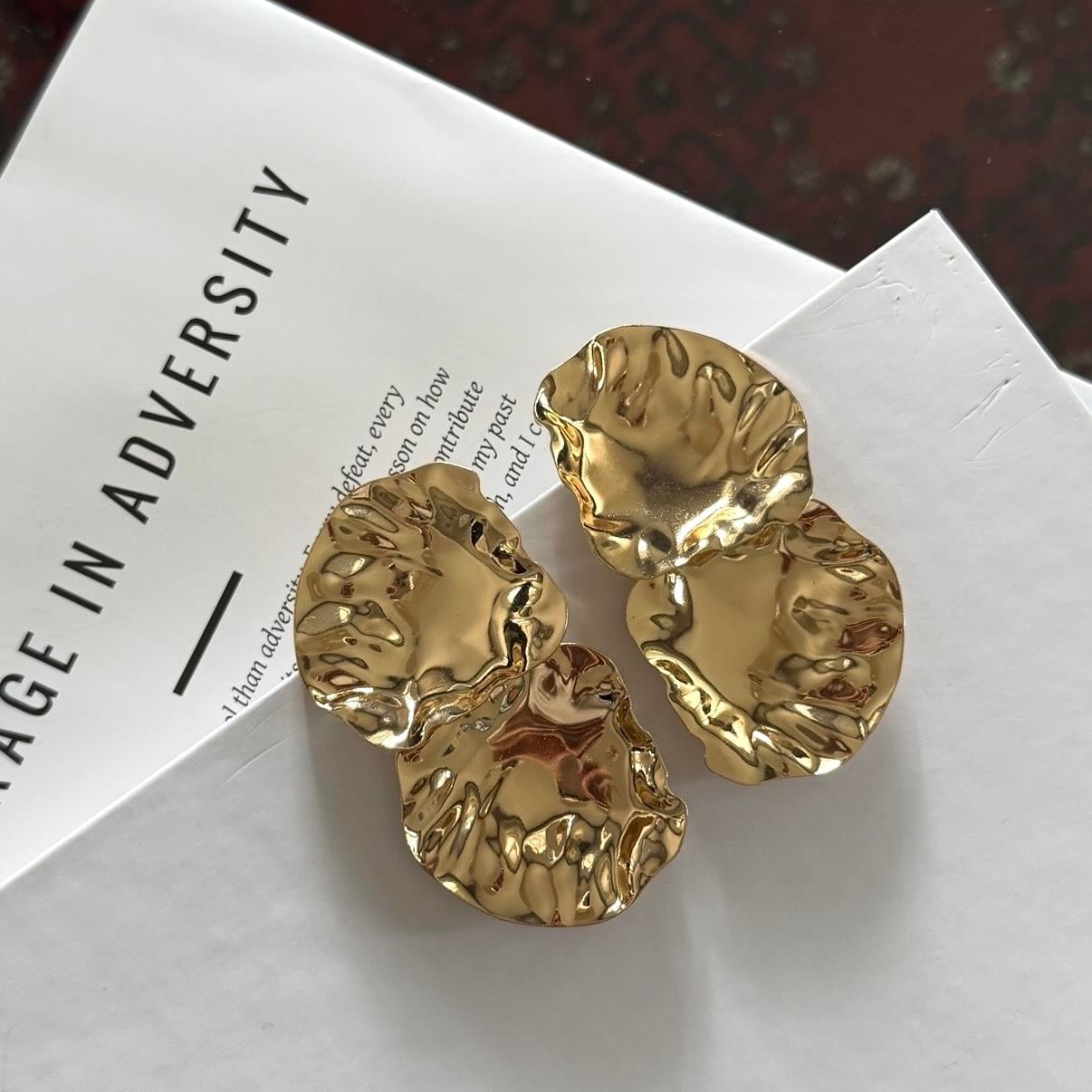 Gold Ezme Sallantılı Küpe