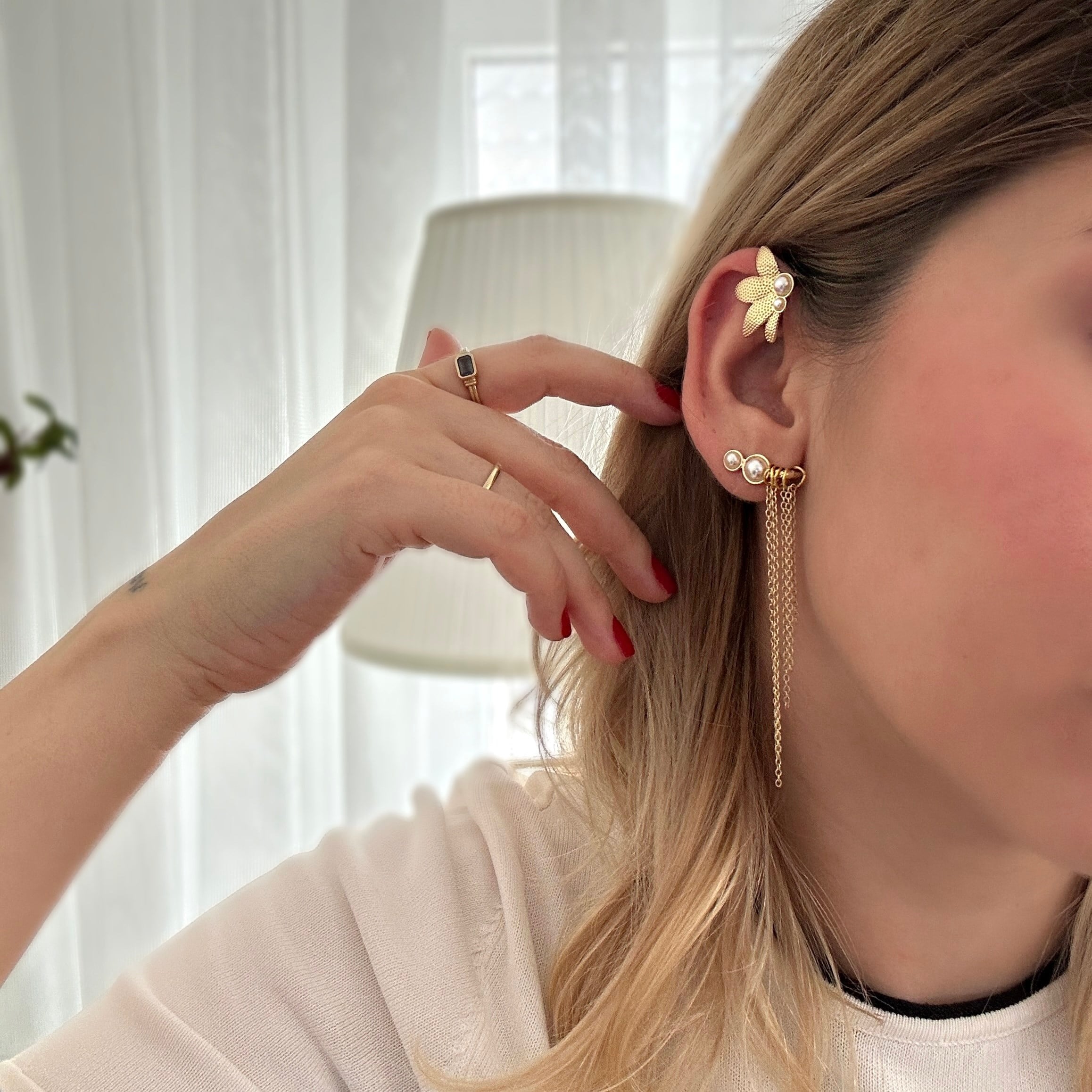 Gold İncili Çiçek Earcuff Küpe