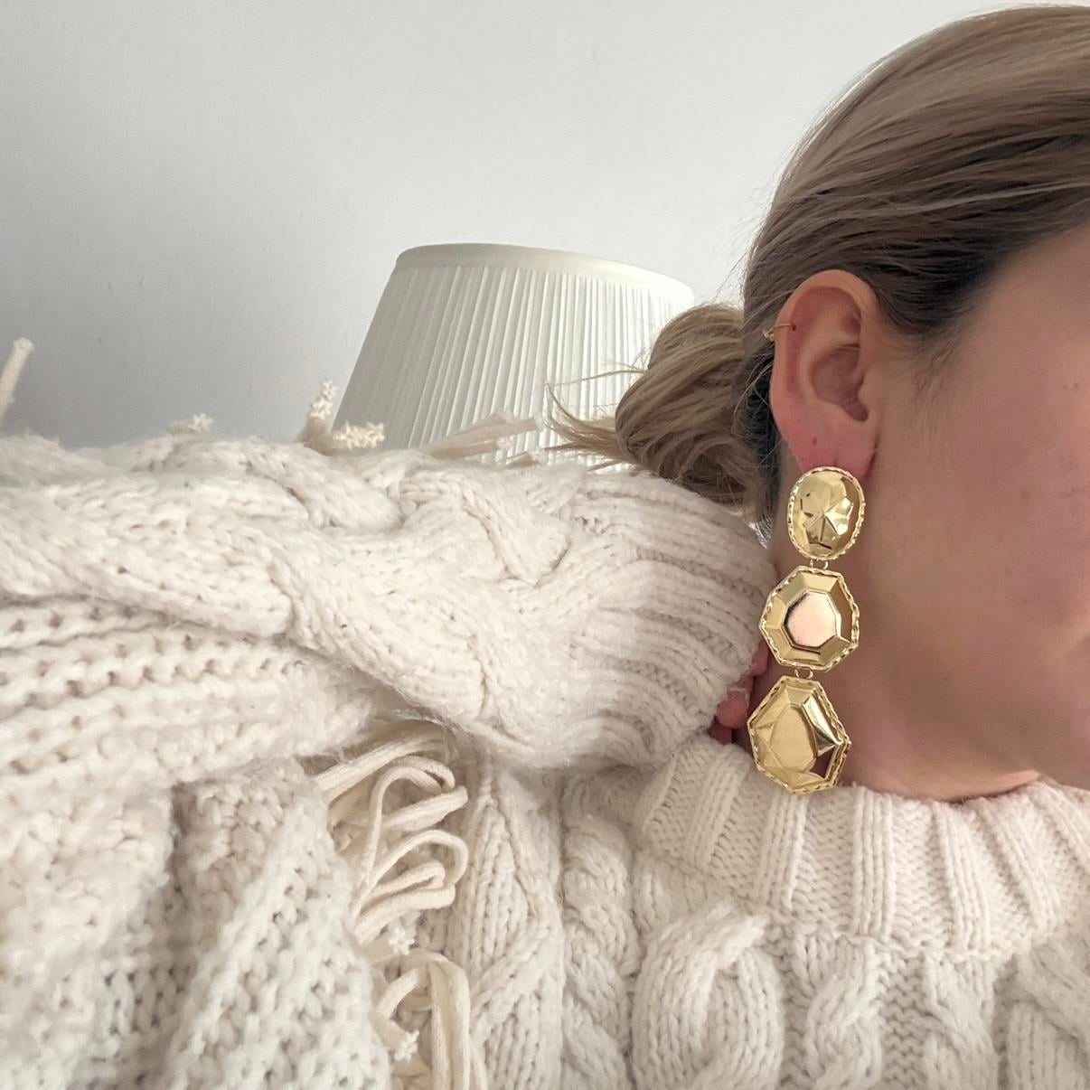 Gold Kristal Görünümlü Sallantı Küpe