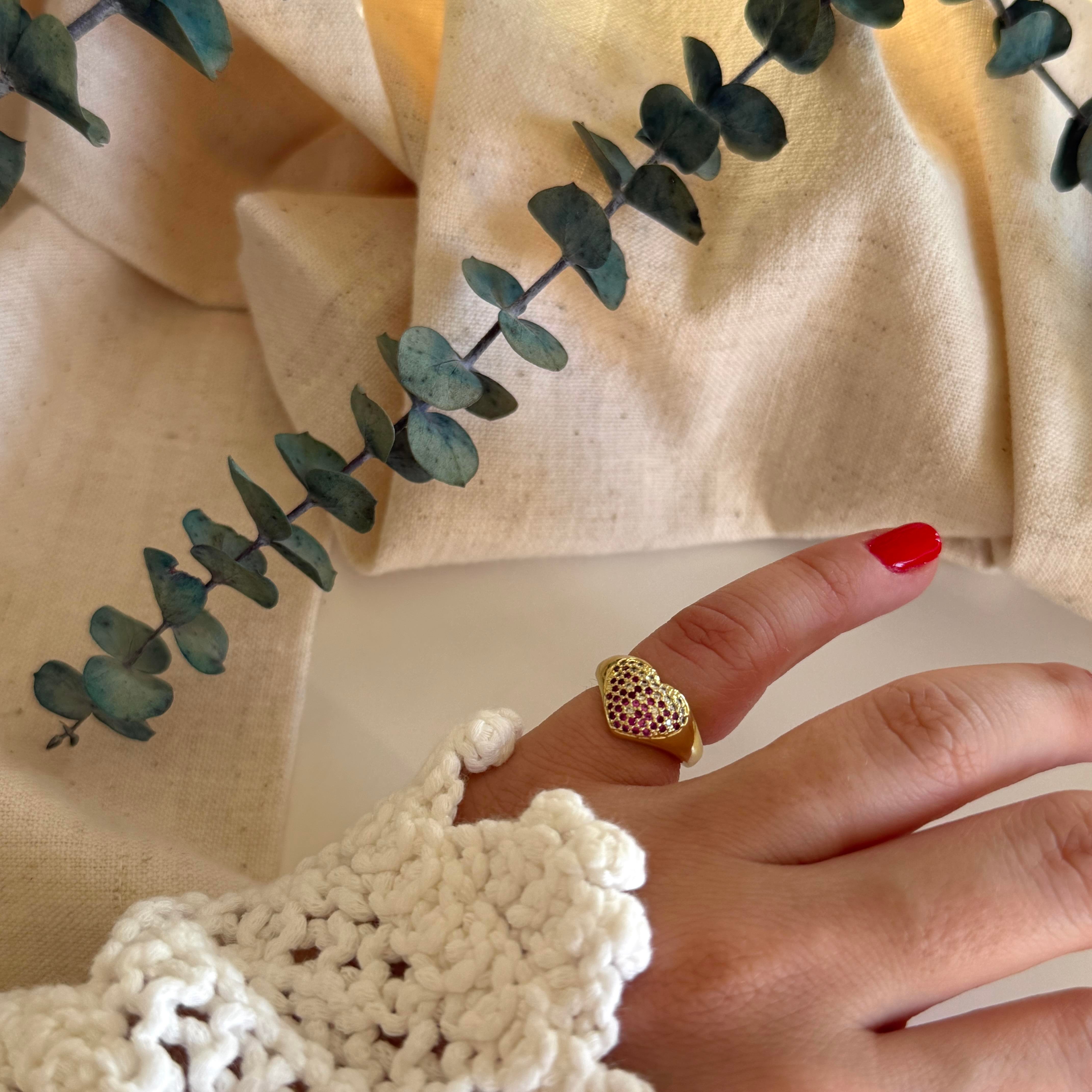 Gold Pembe Taşlı Kalp Serçe Yüzük