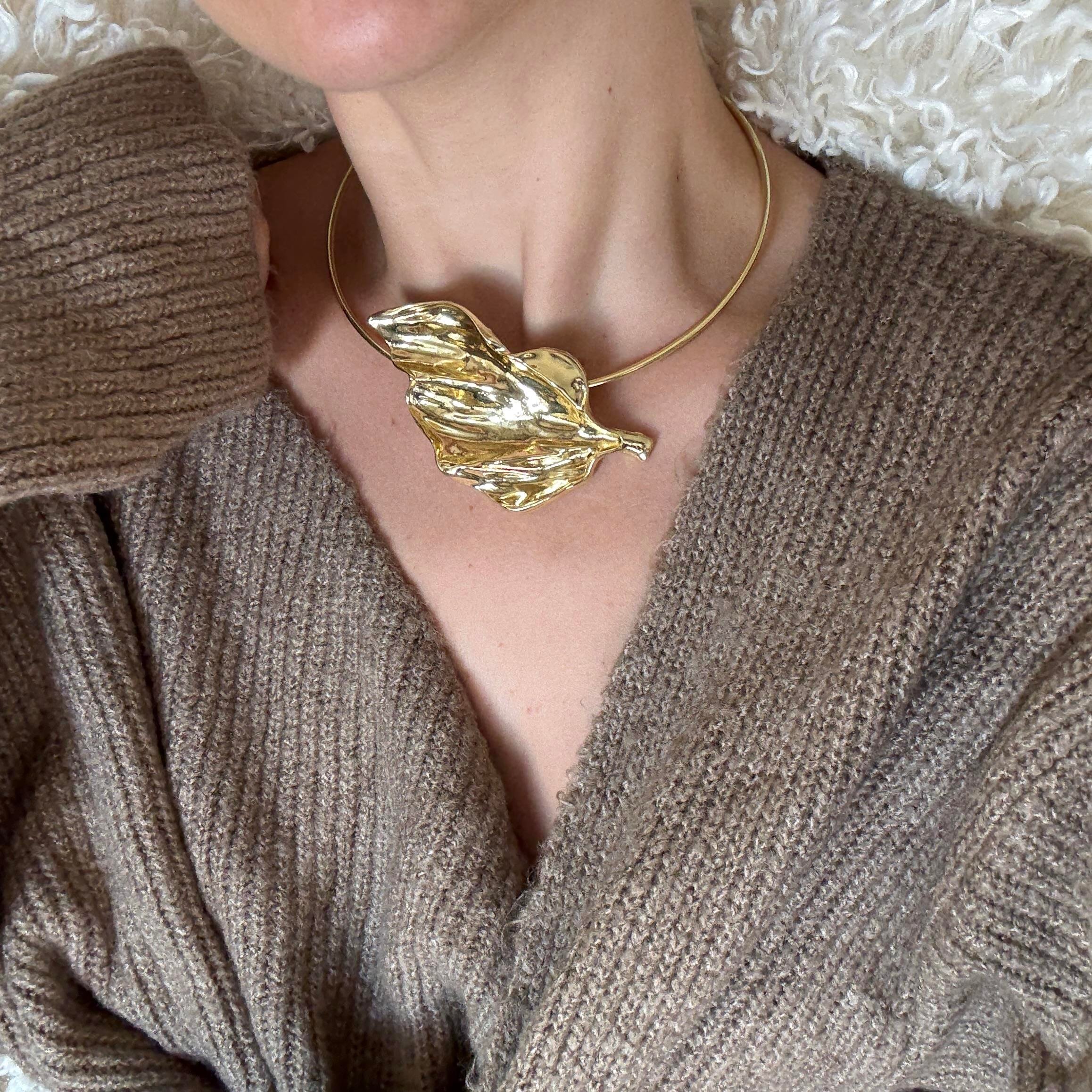 Gold Tasma Yaprak Kolye