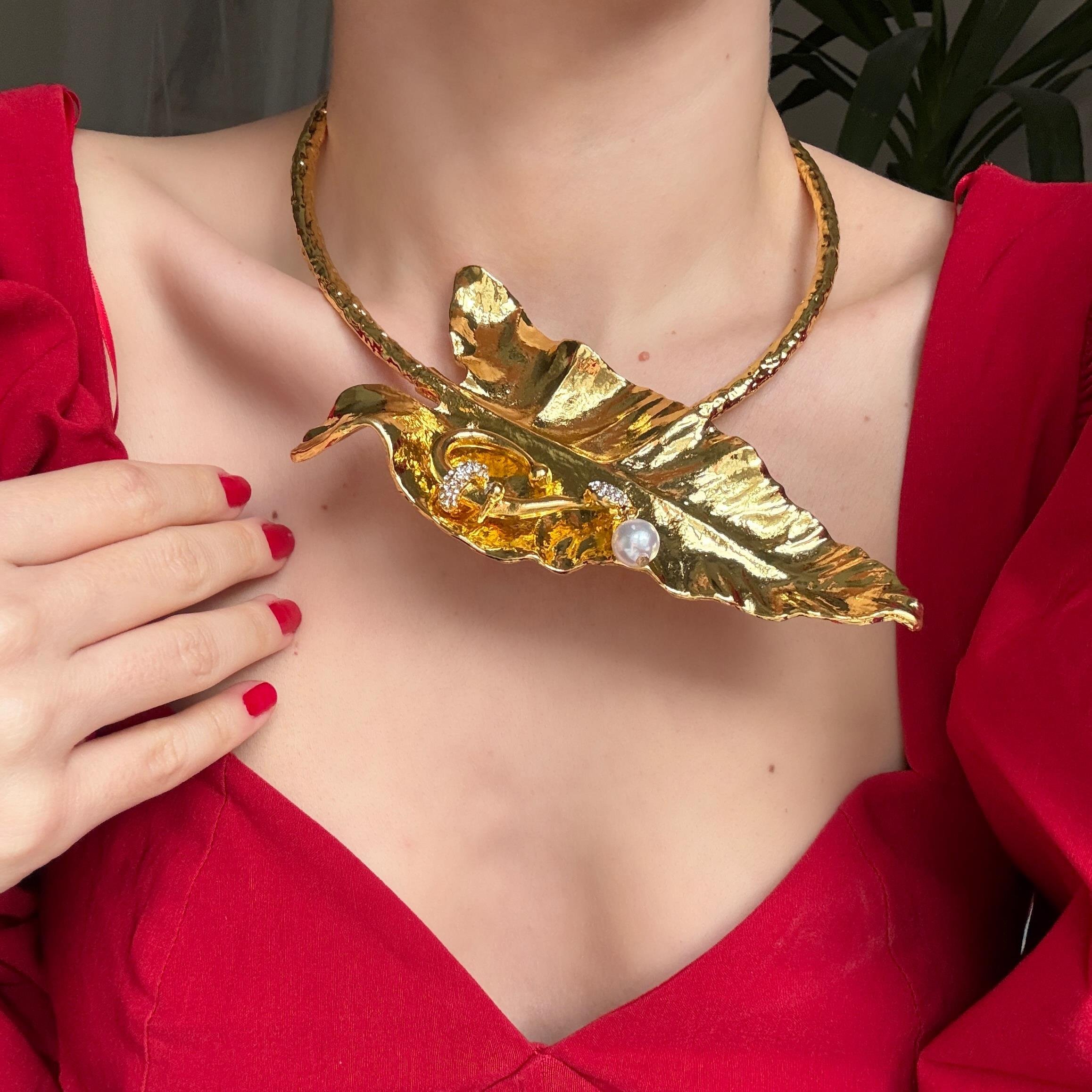 Gold Tasma Yaprak Kolye