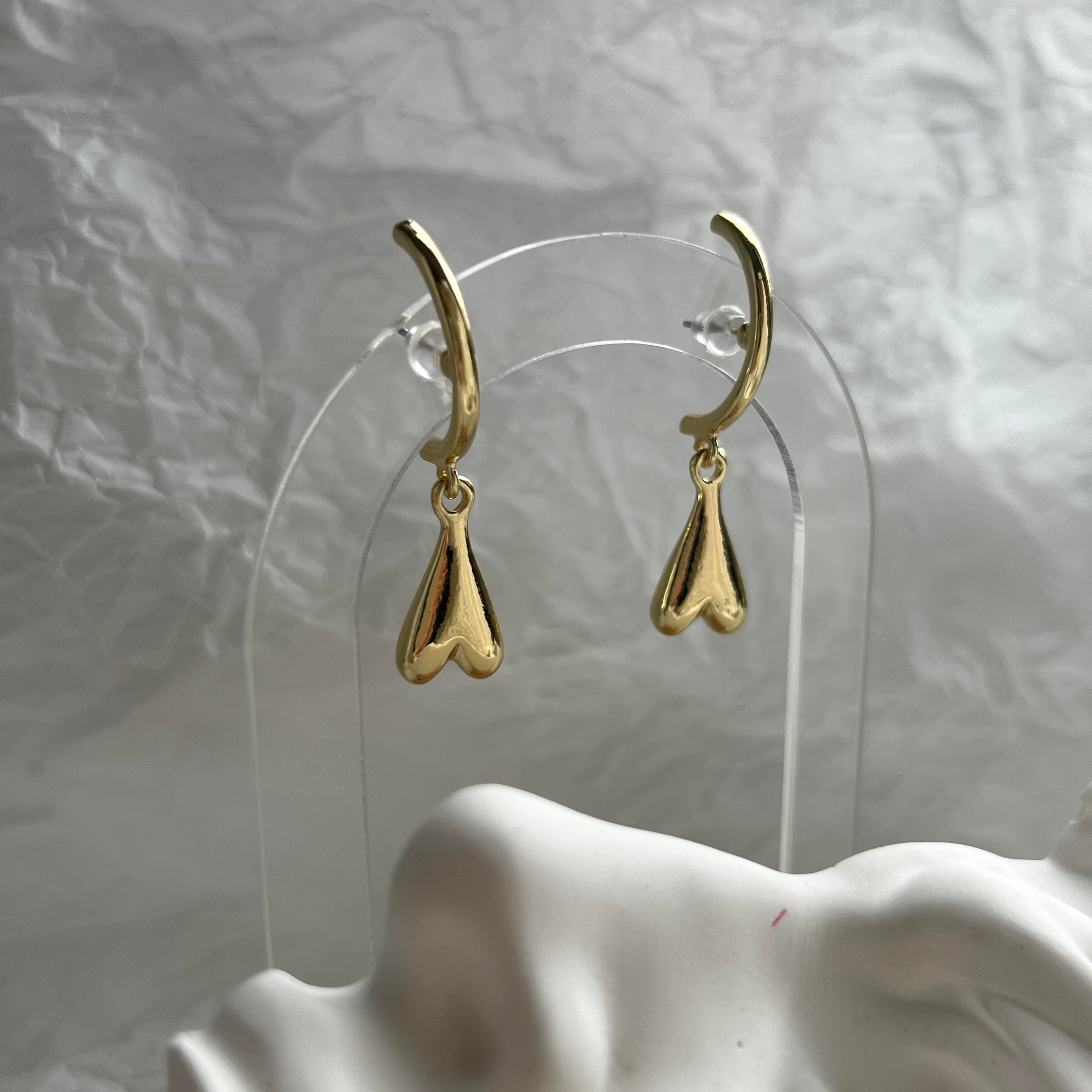 Gold Ters Sallantı Kalp Küpe