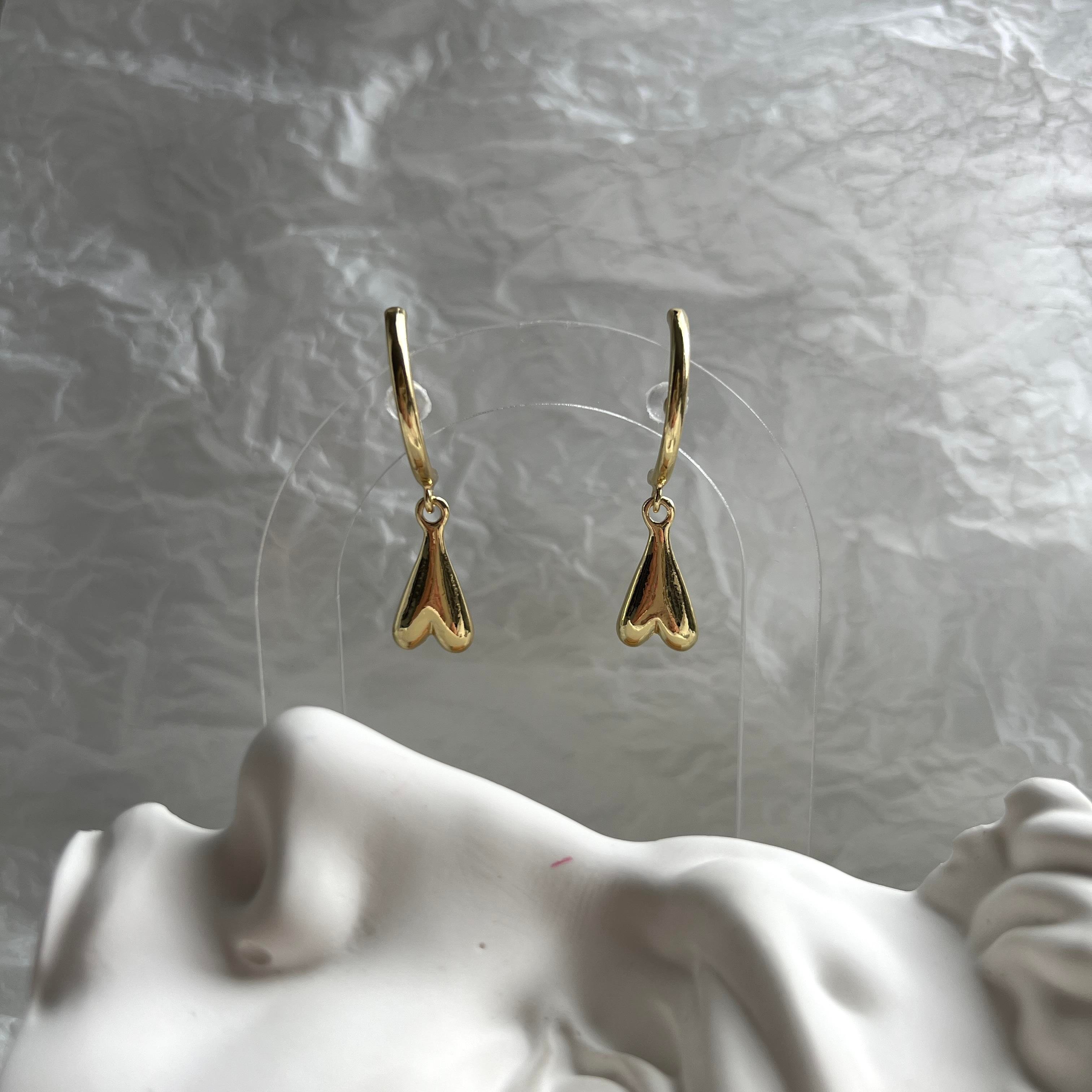 Gold Ters Sallantı Kalp Küpe