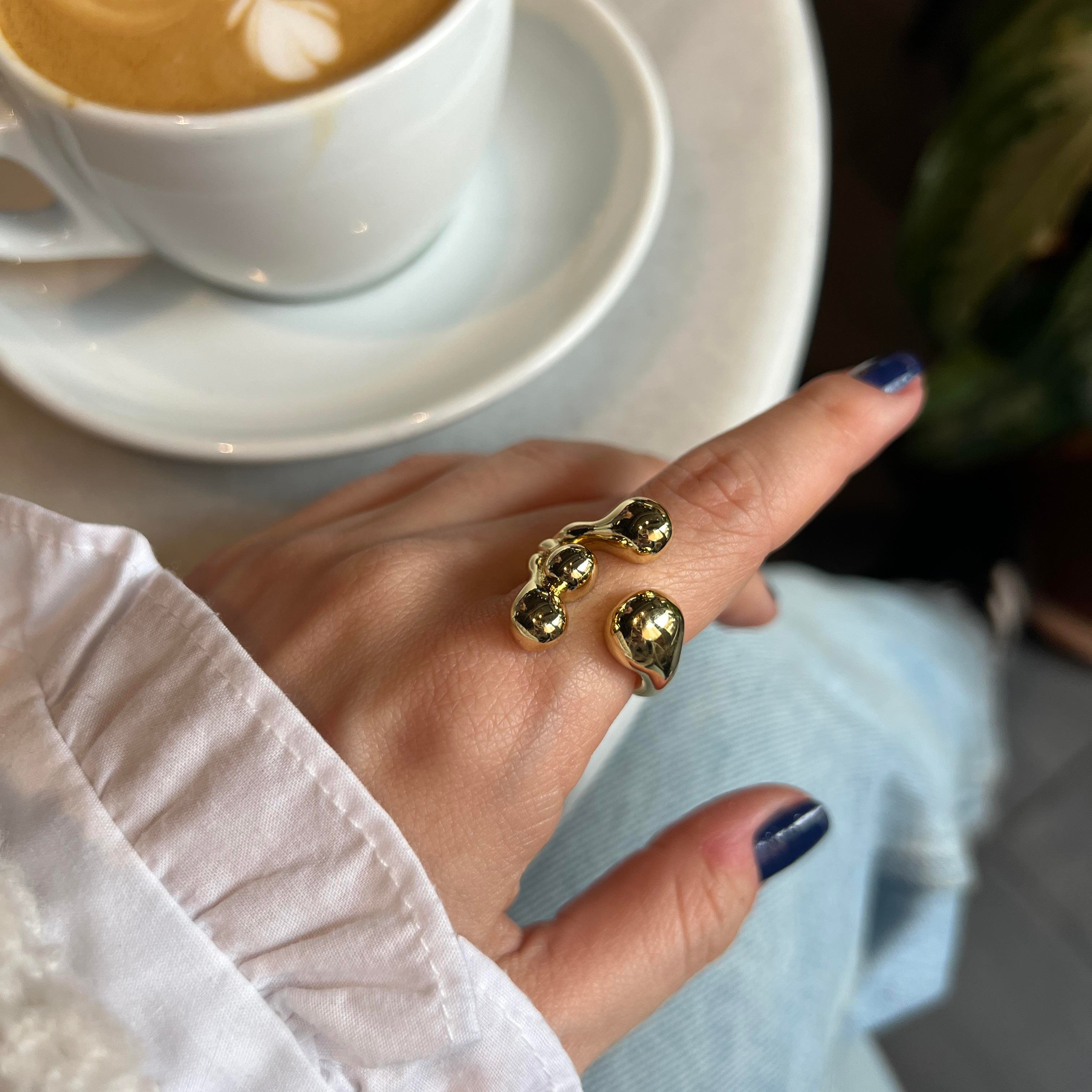 Gold Topçuklu Yüzük