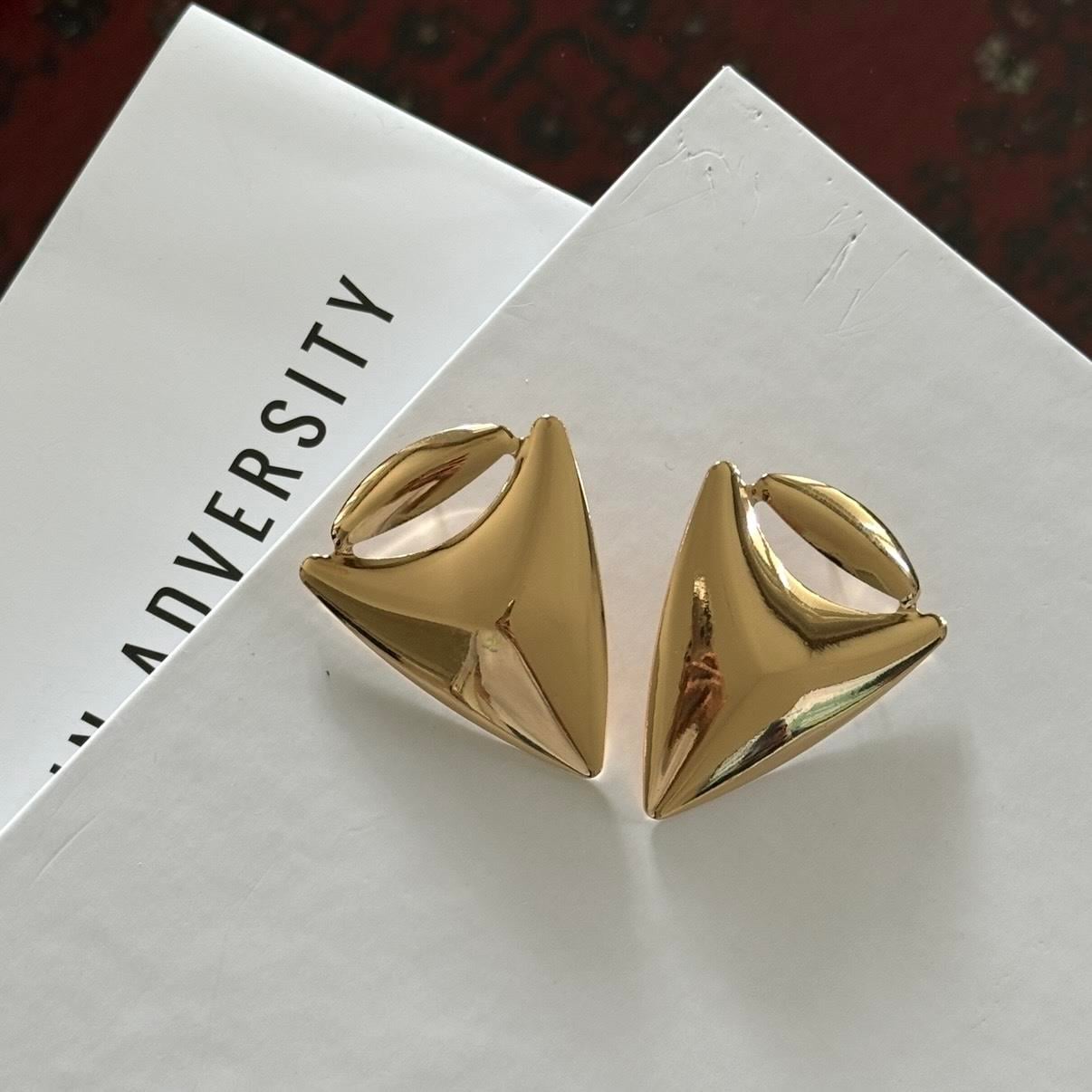 Gold Üçgen Küpe