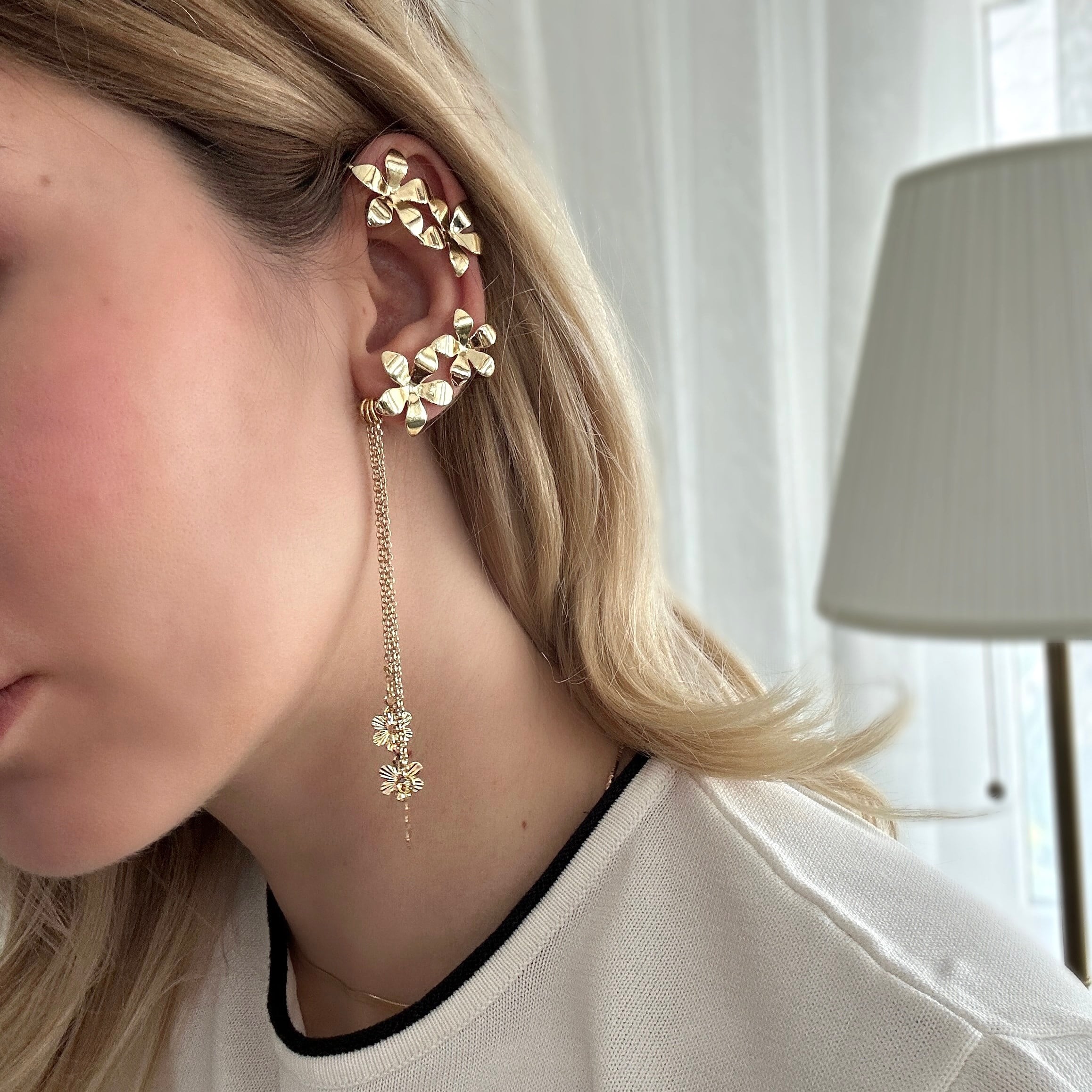Gold Zincirli Çiçek Earcuff Küpe