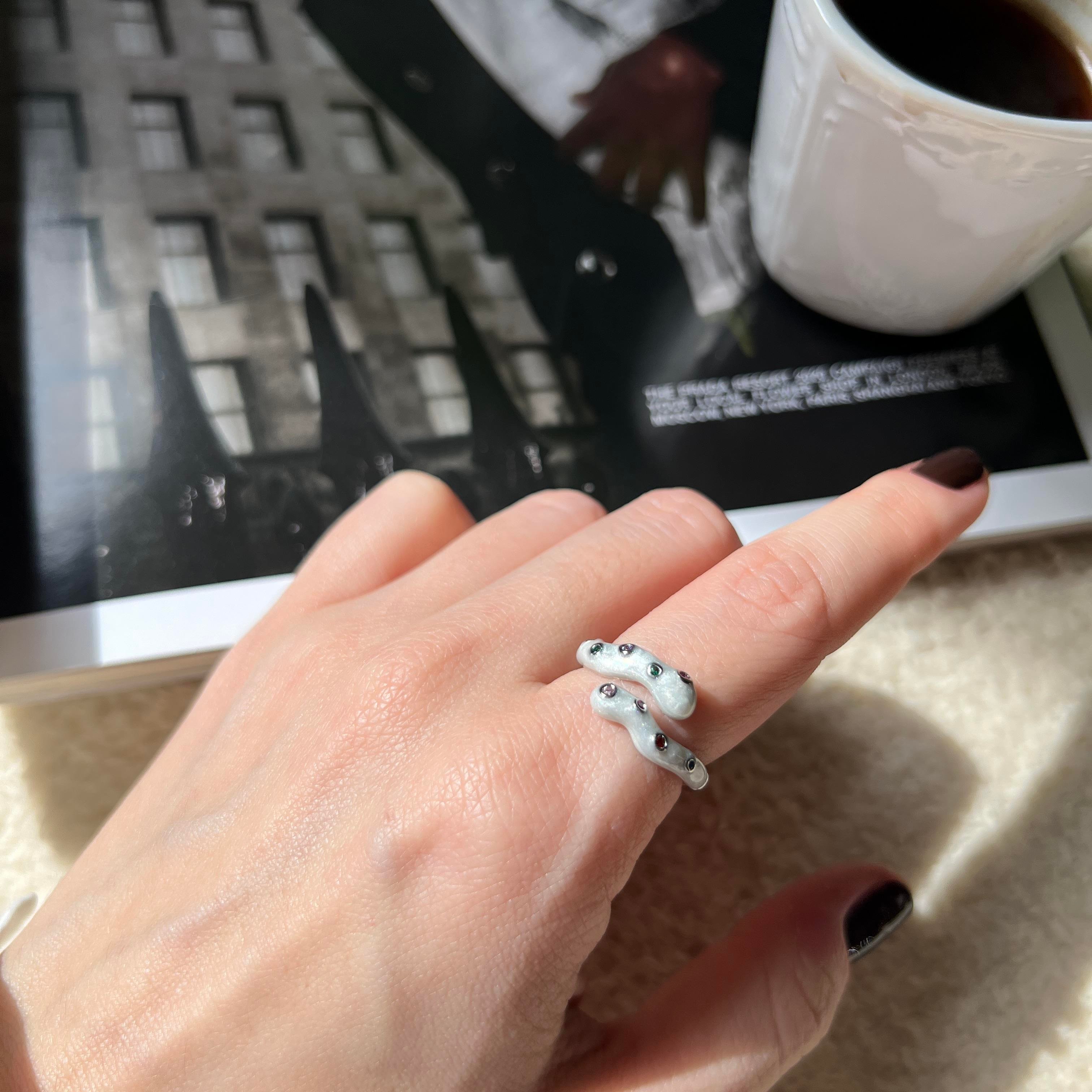 Gri Renkli Taşlı Çapraz Yüzük