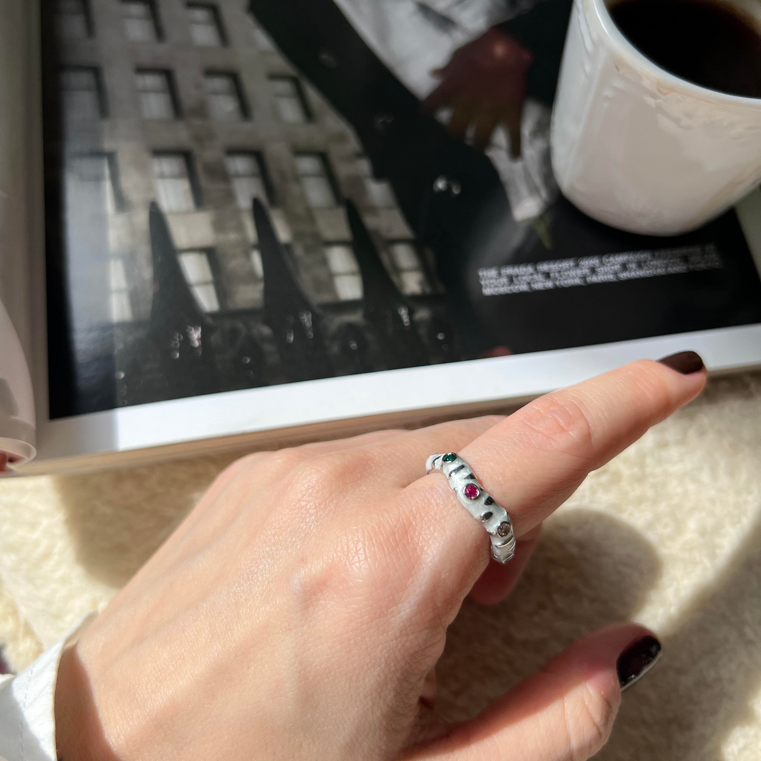 Gri Renkli Taşlı Yüzük