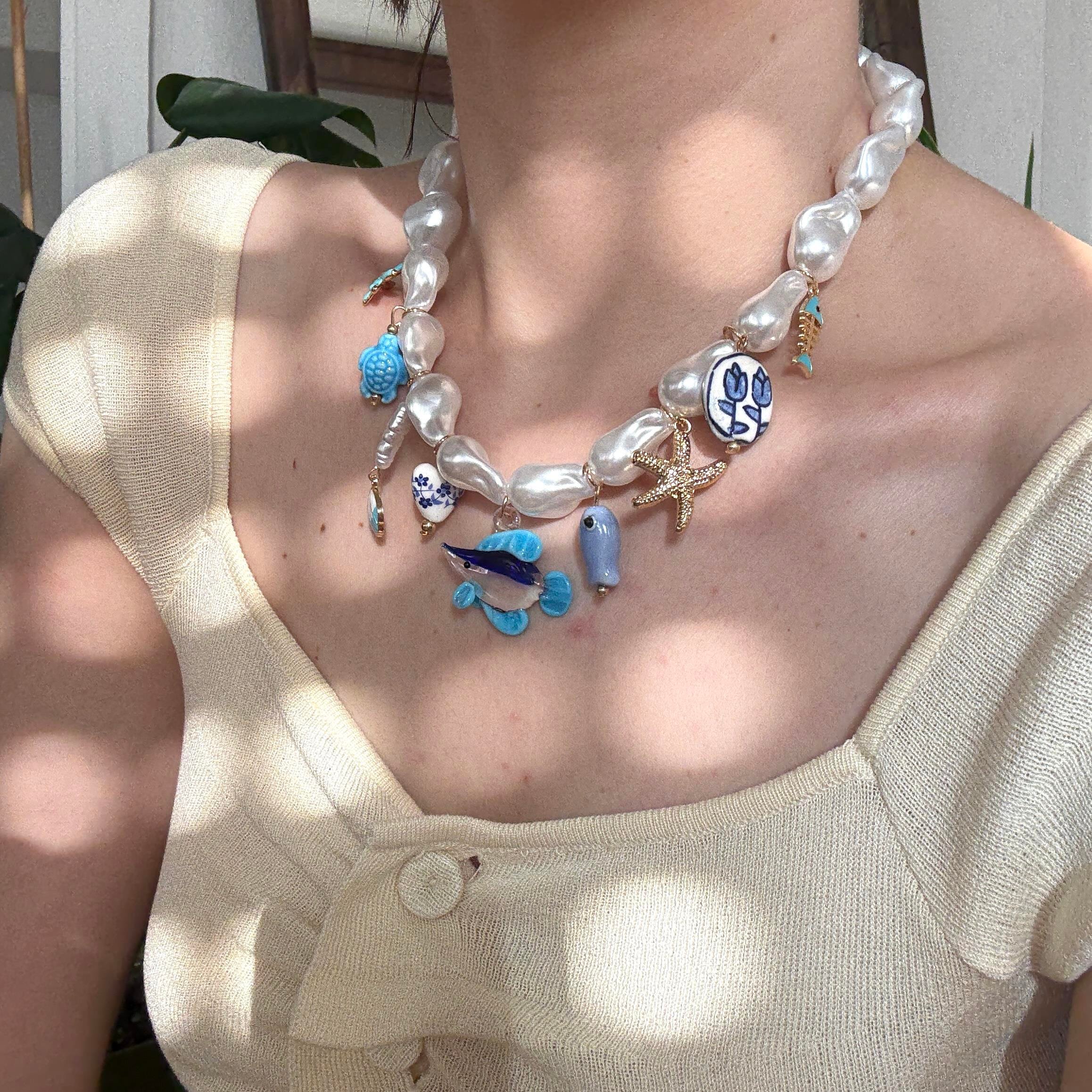 İncili Murano Cam Balık Charmlı Kolye