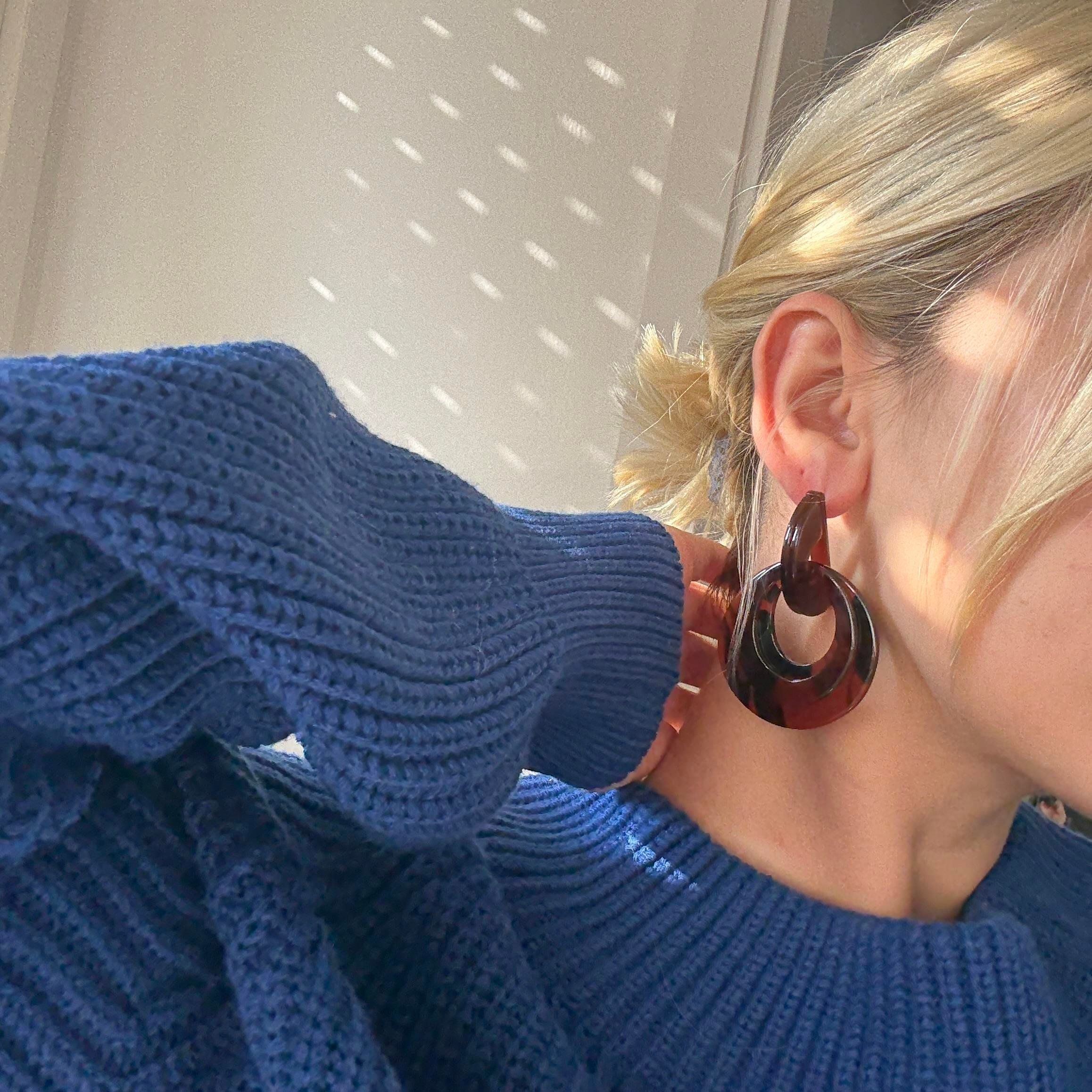 Kahve Halkalı Akrilik Küpe