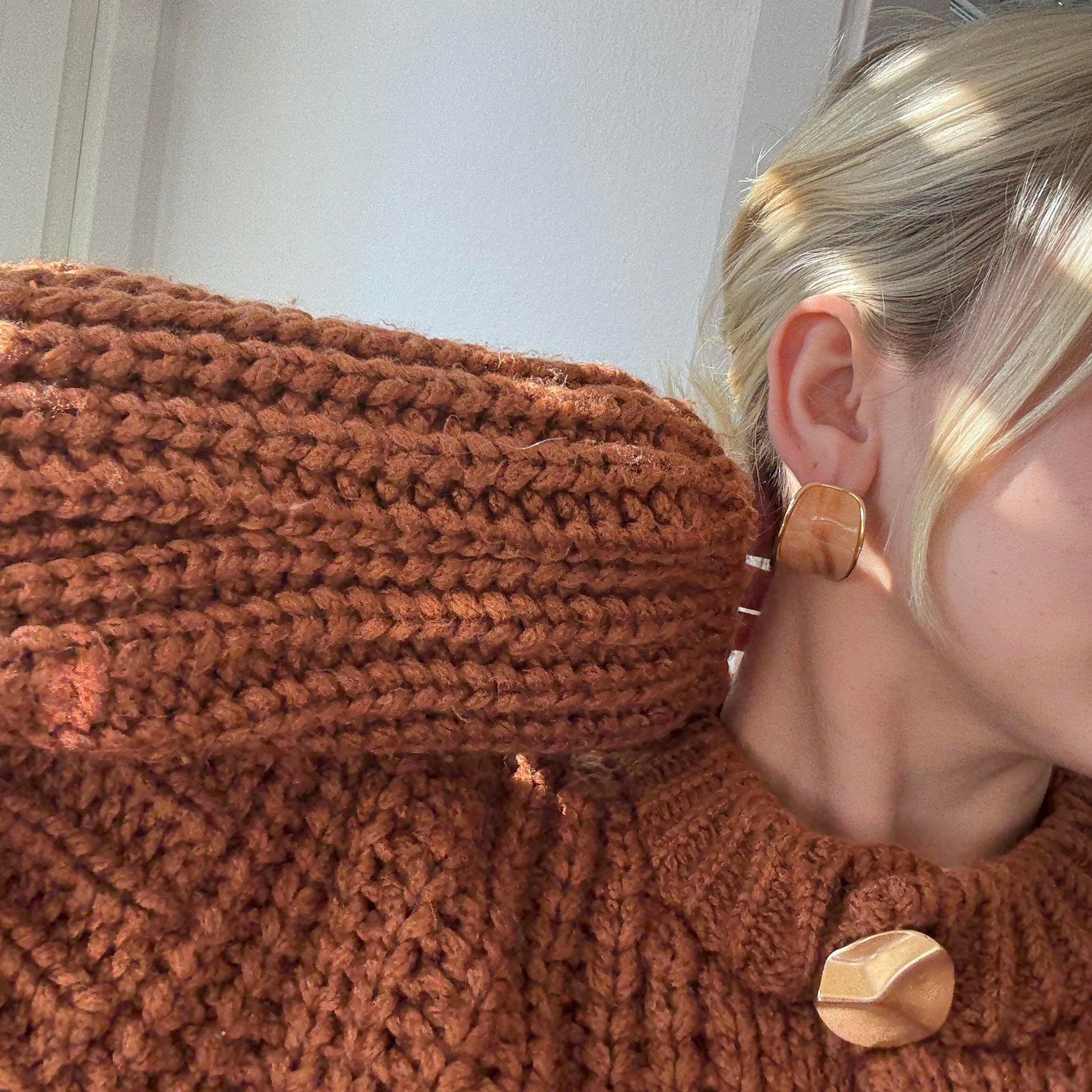 Kahve Kemik Yarım Halka Küpe