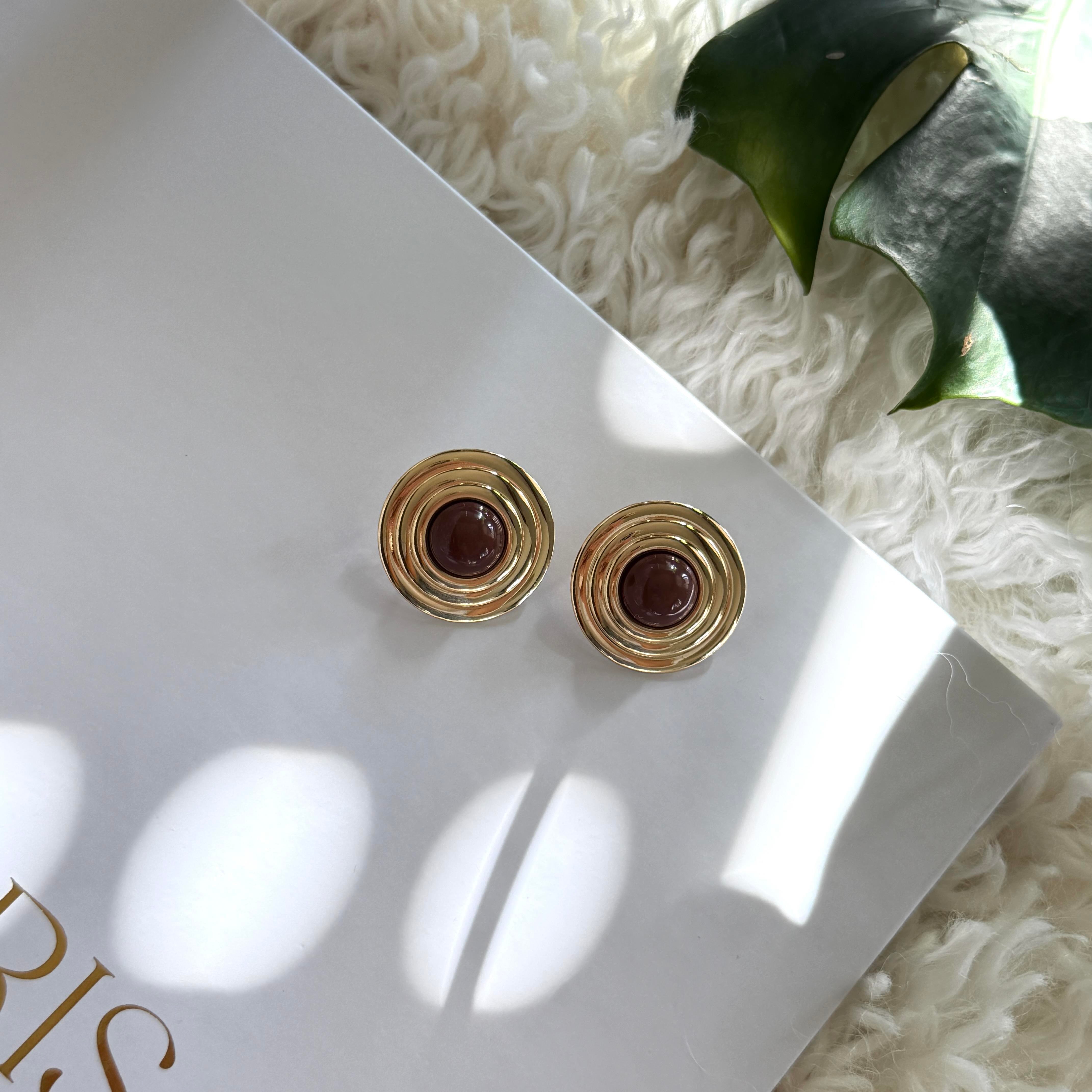 Kahverengi Mineli Bombeli Yuvarlak Küpe