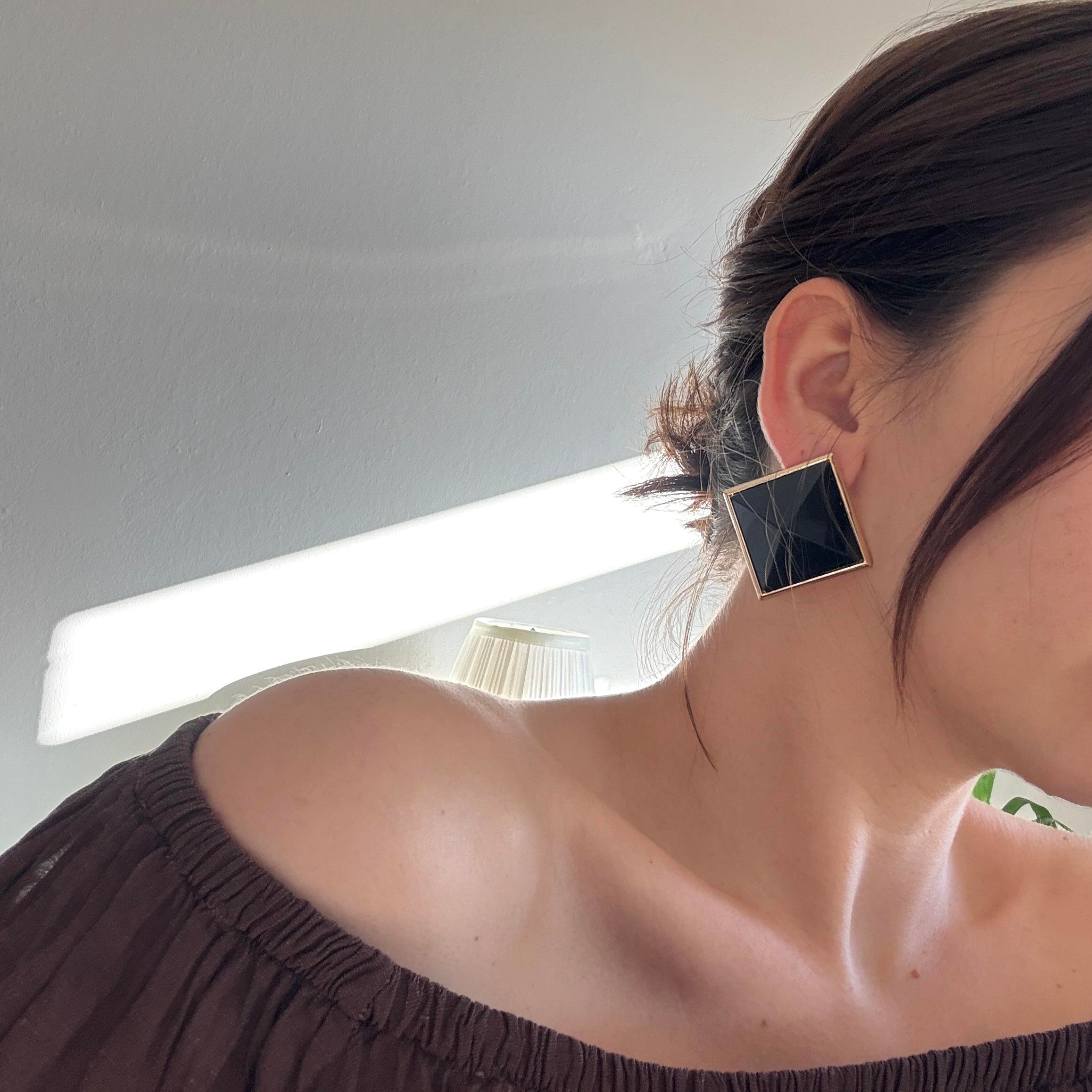 Kare Siyah Mineli Küpe