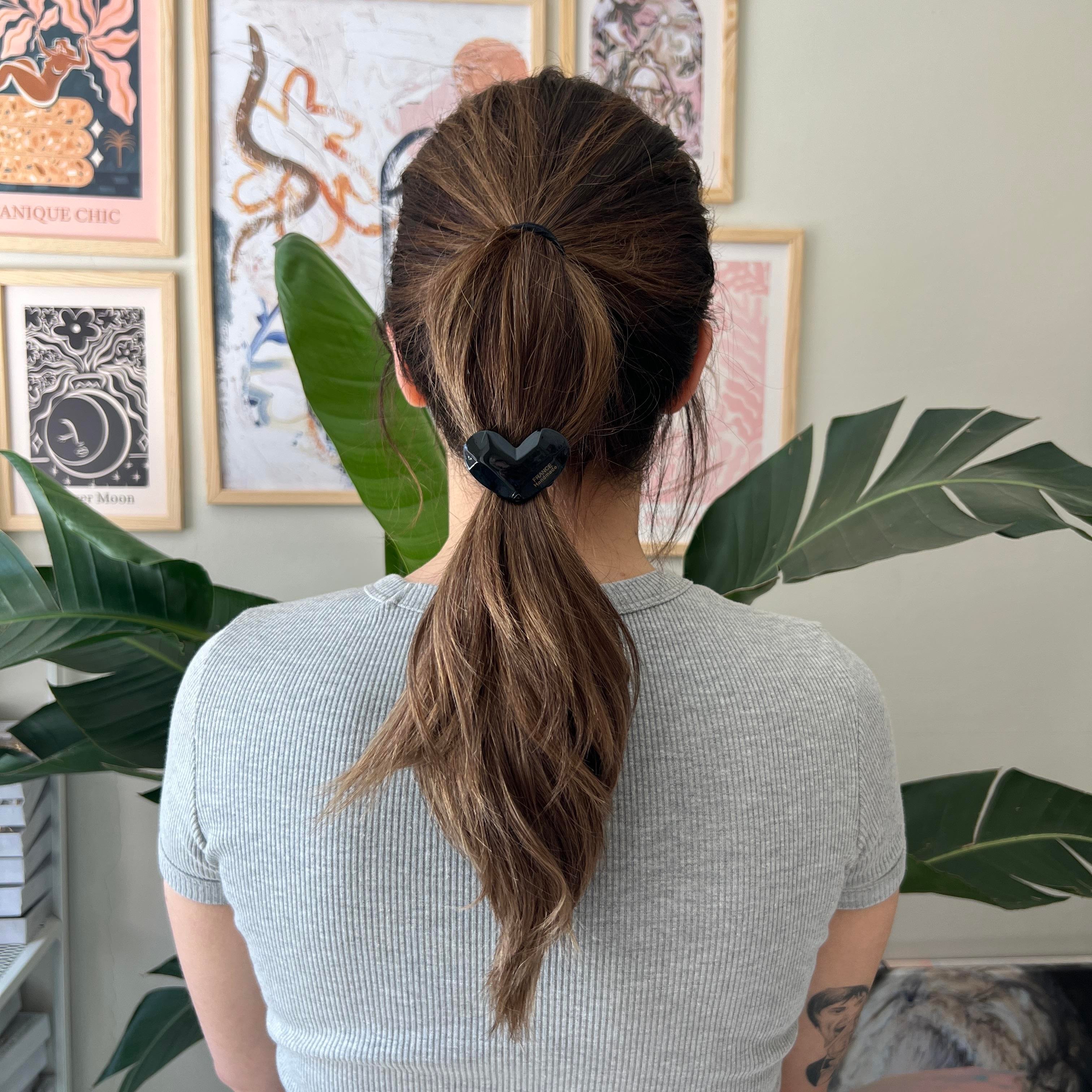 Kemik Siyah Kalp Lastik Toka