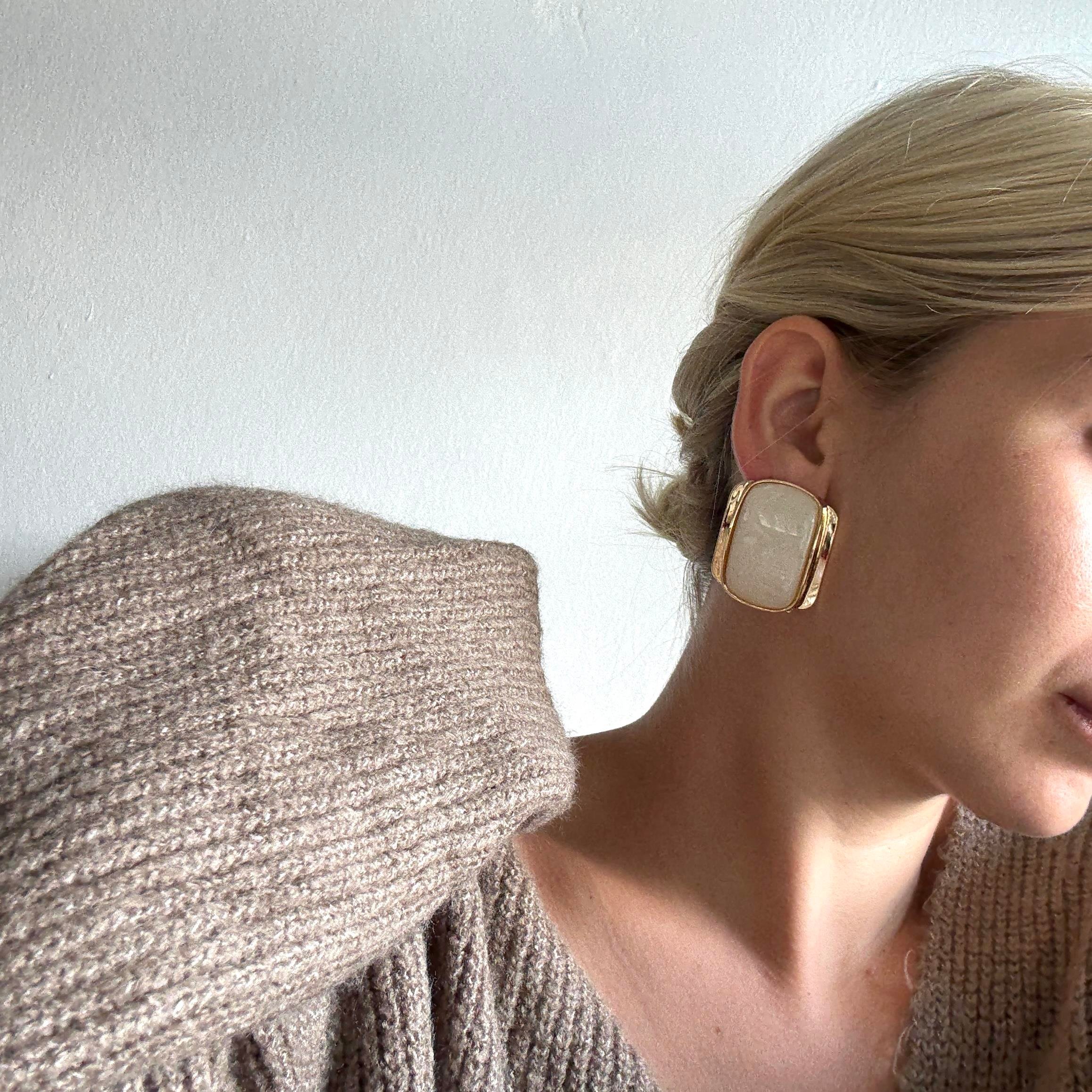 Krem Kemik Oval Küpe