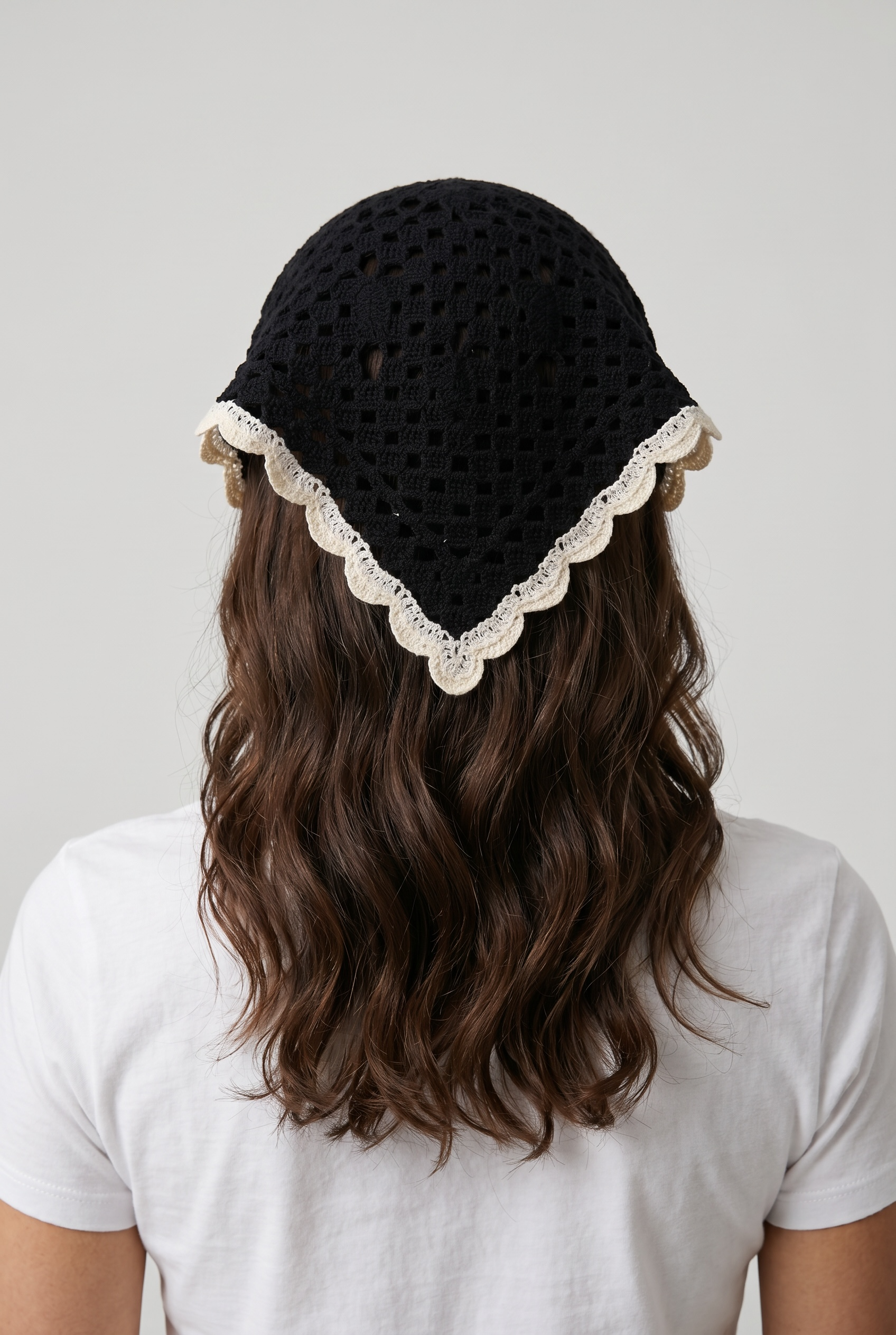 Krem Örgü Üçgen Bandana