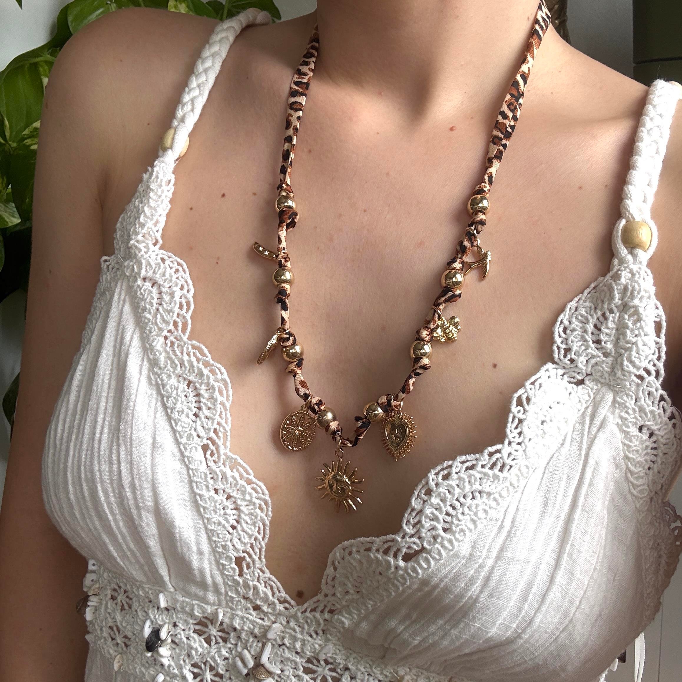 Leopar Fularlı Charm Kolye