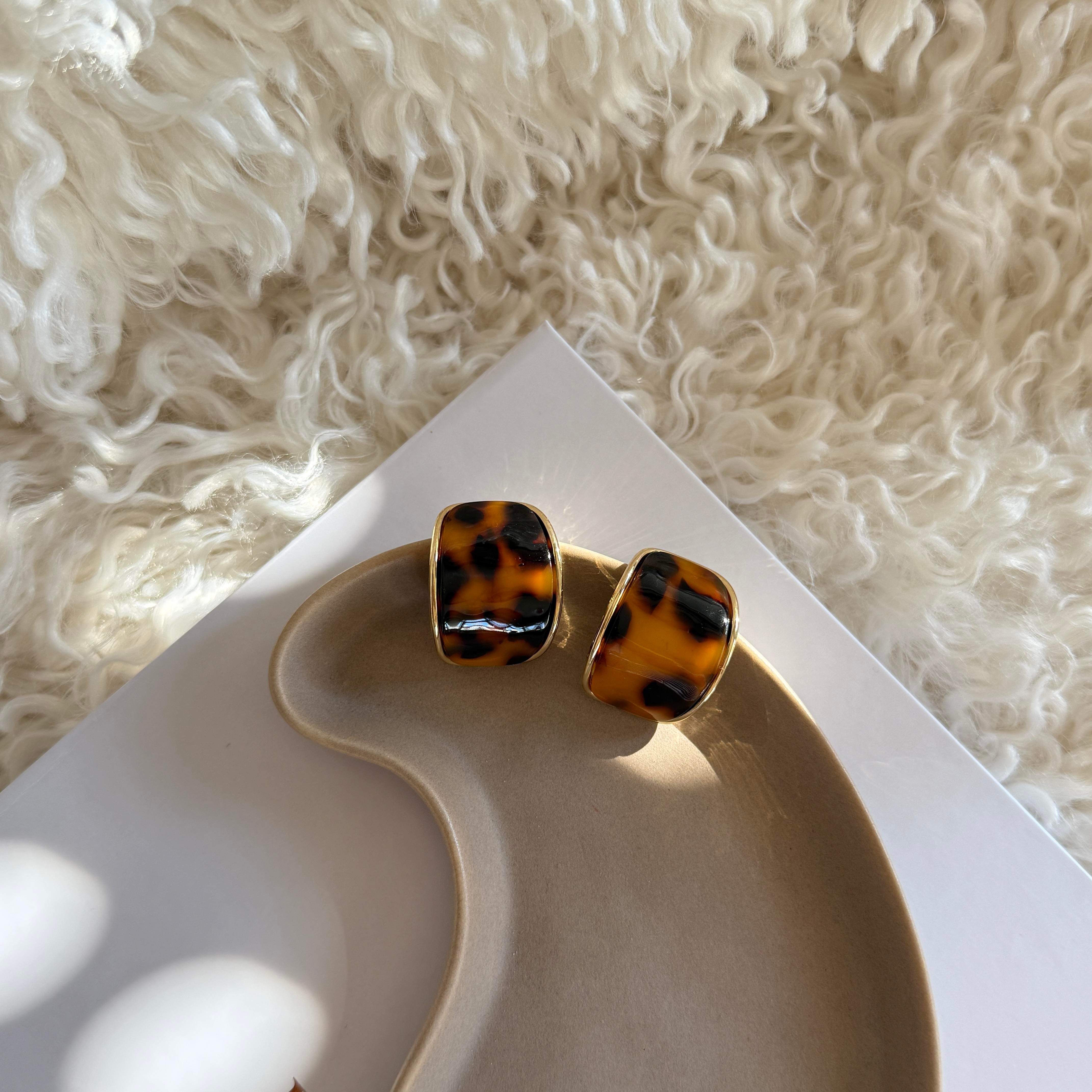 Leopar Kemik Yarım Halka Küpe