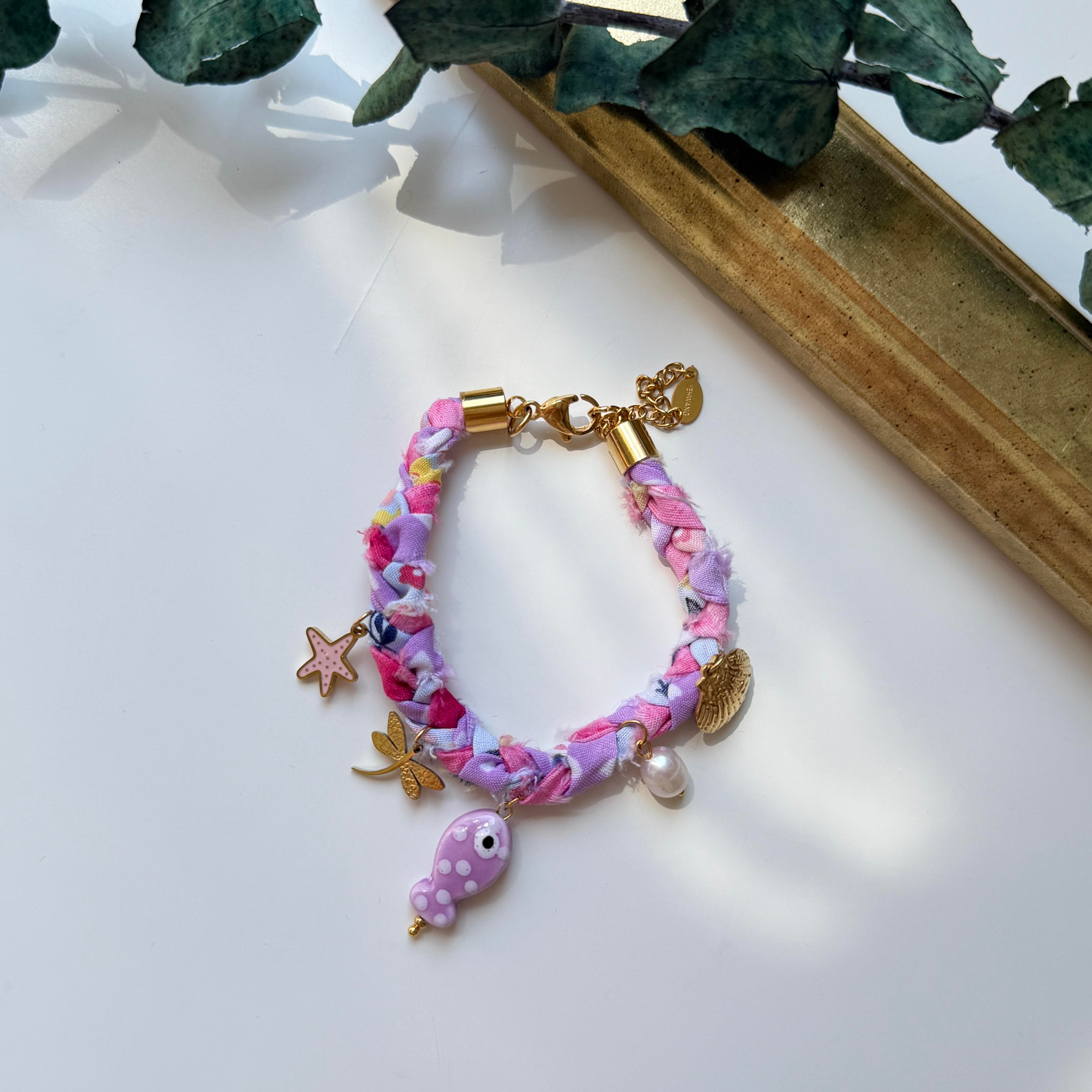 Lila Örgü Kumaş Charmlı Bileklik