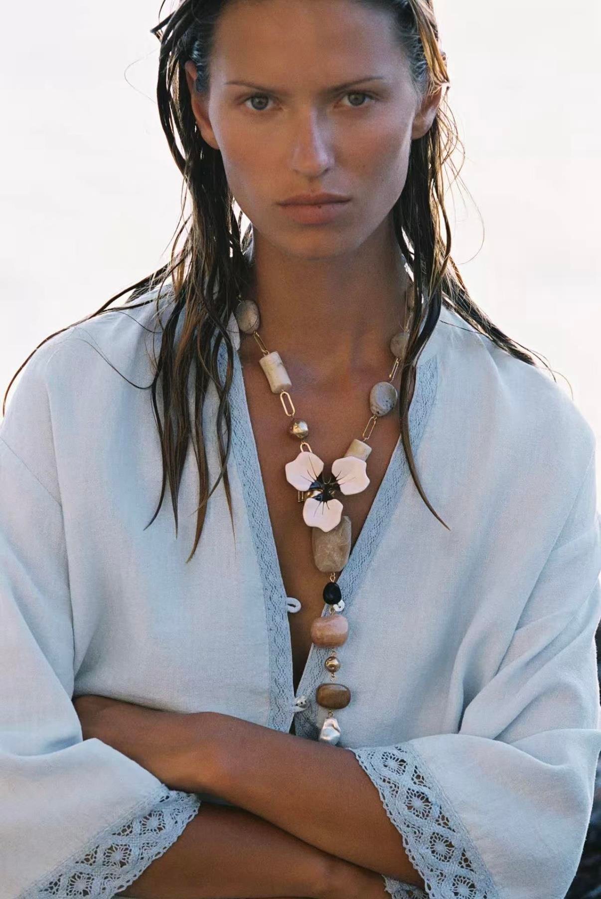 Marka Akrilik Boncuklu Çiçek Kolye