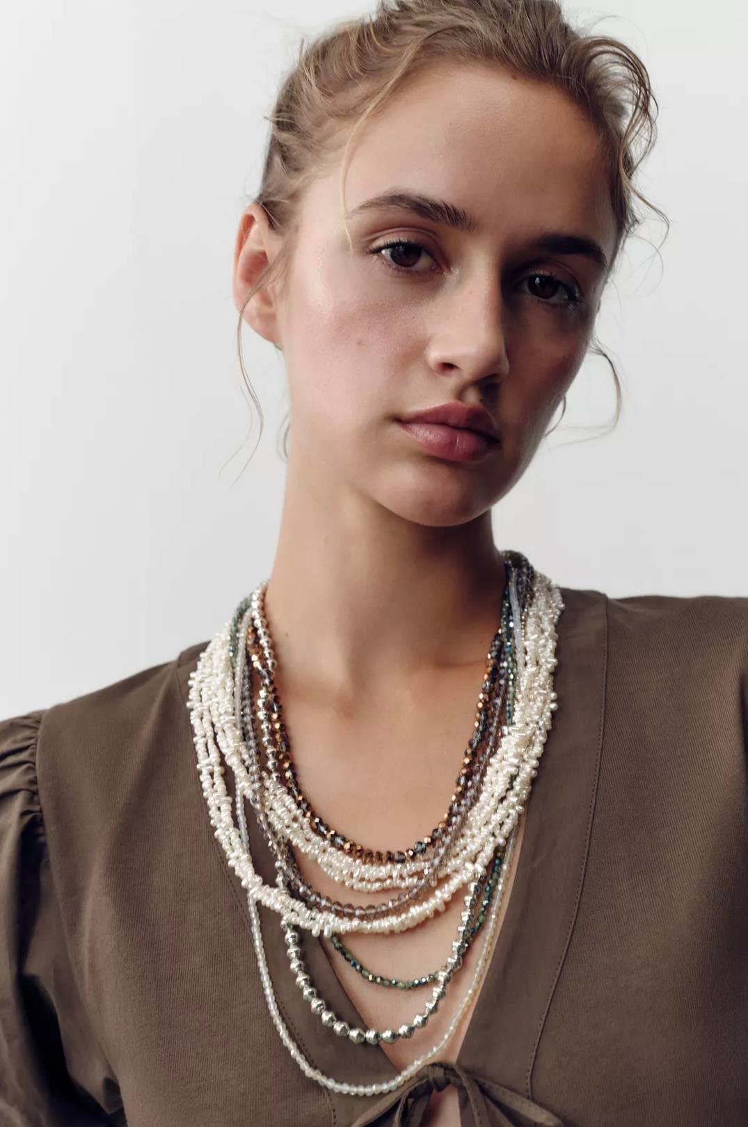 Marka Boncuklu Püsküllü Kolye