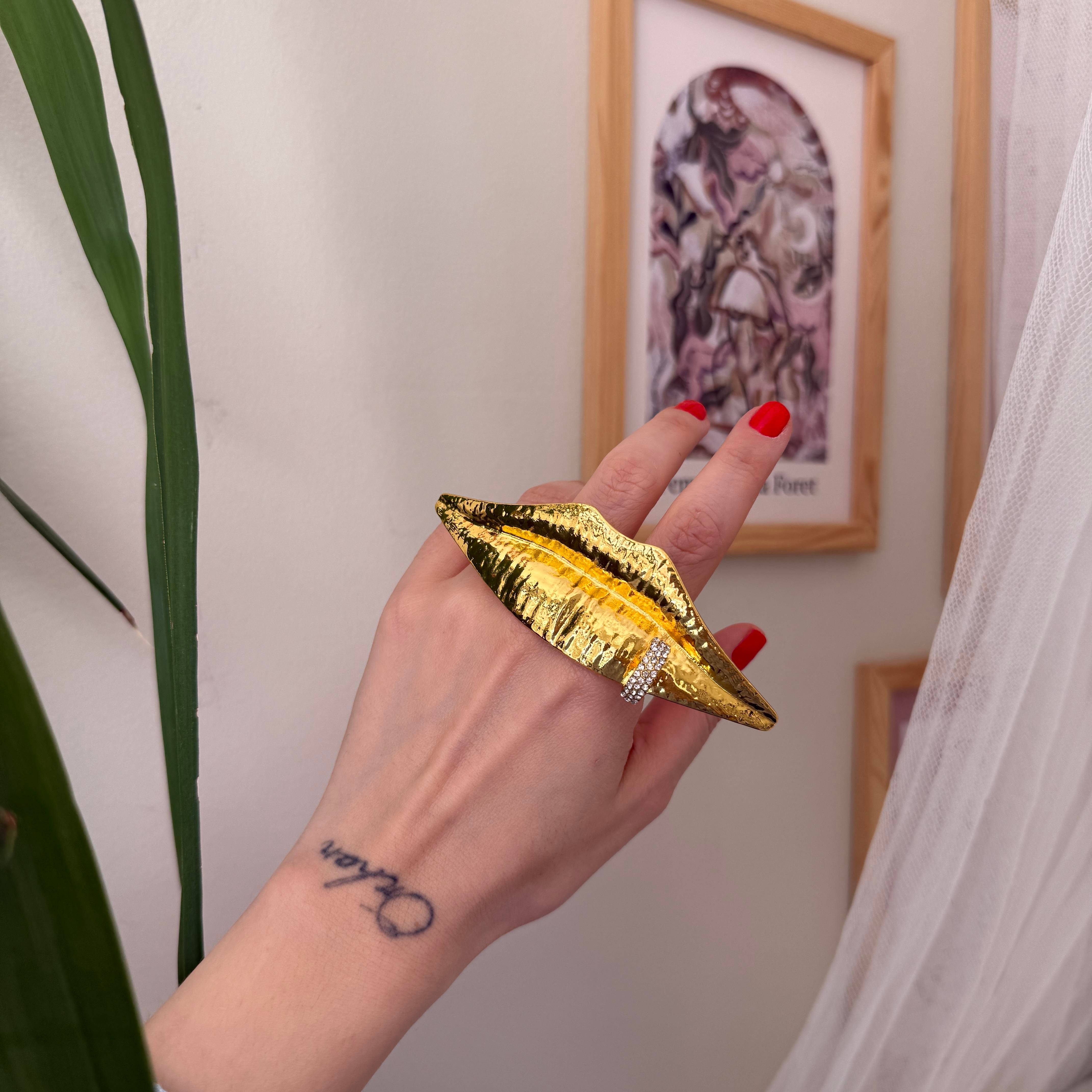 Marka Büyük Dudak Yüzük