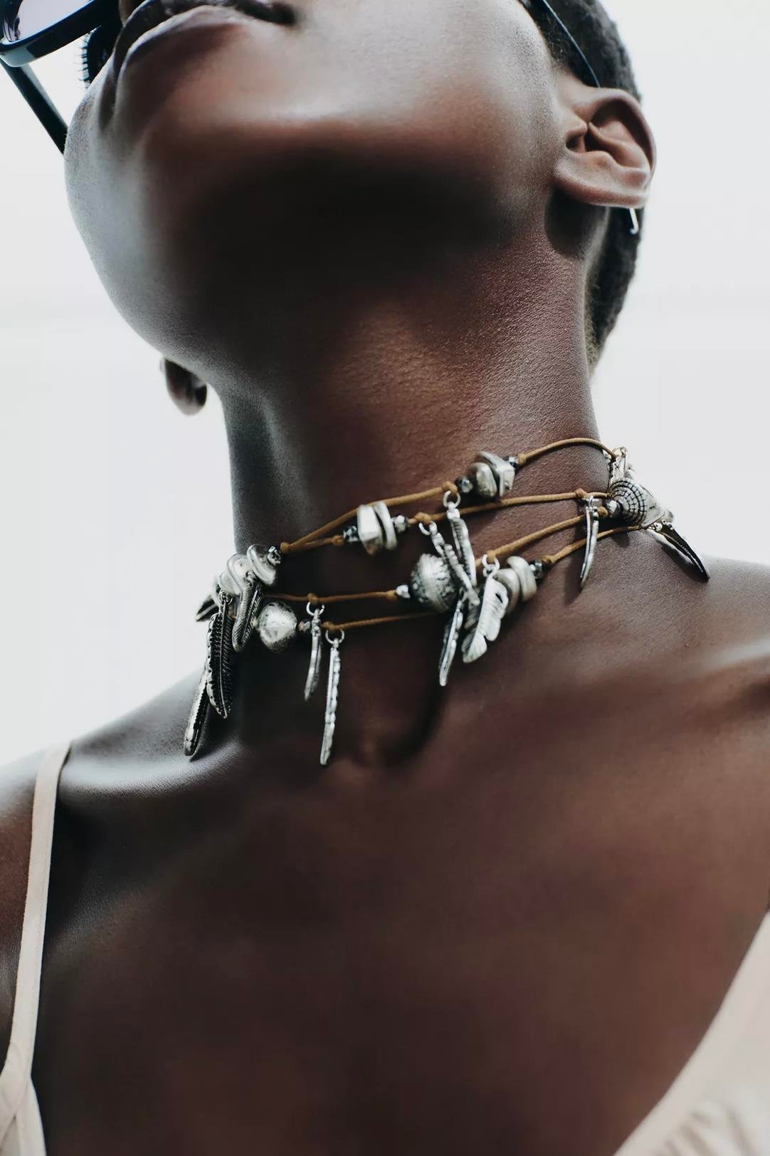 Marka Charmlı Kordon Kolye