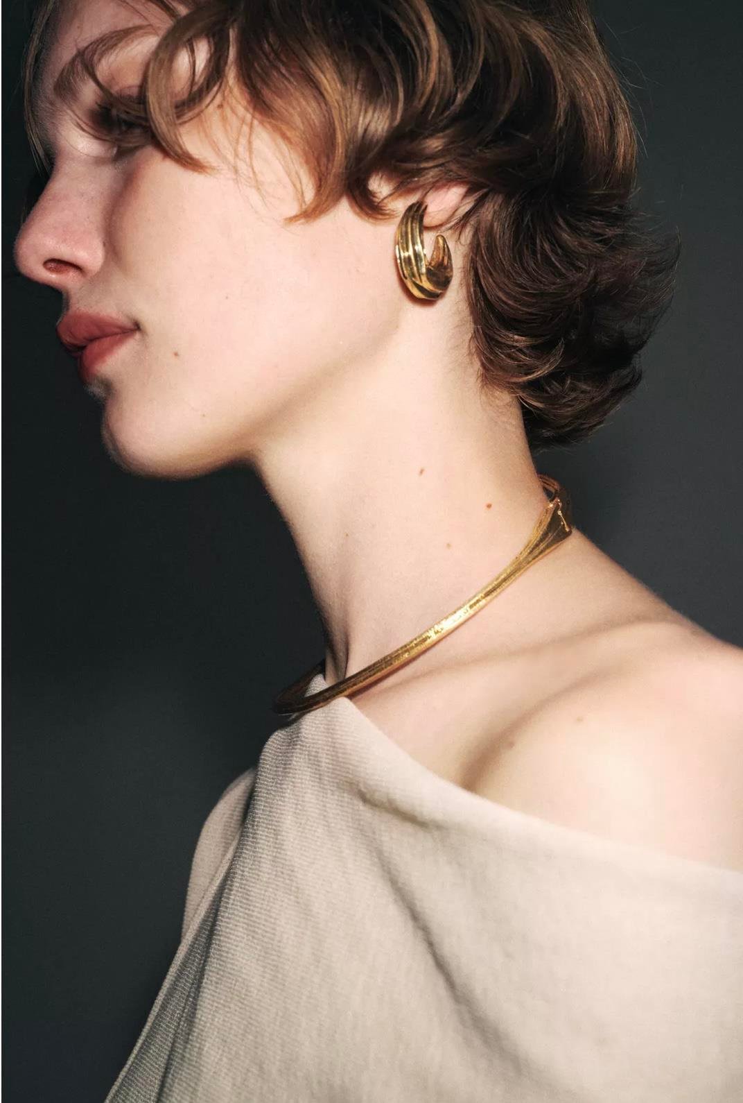 Marka Dokulu Halka Küpe