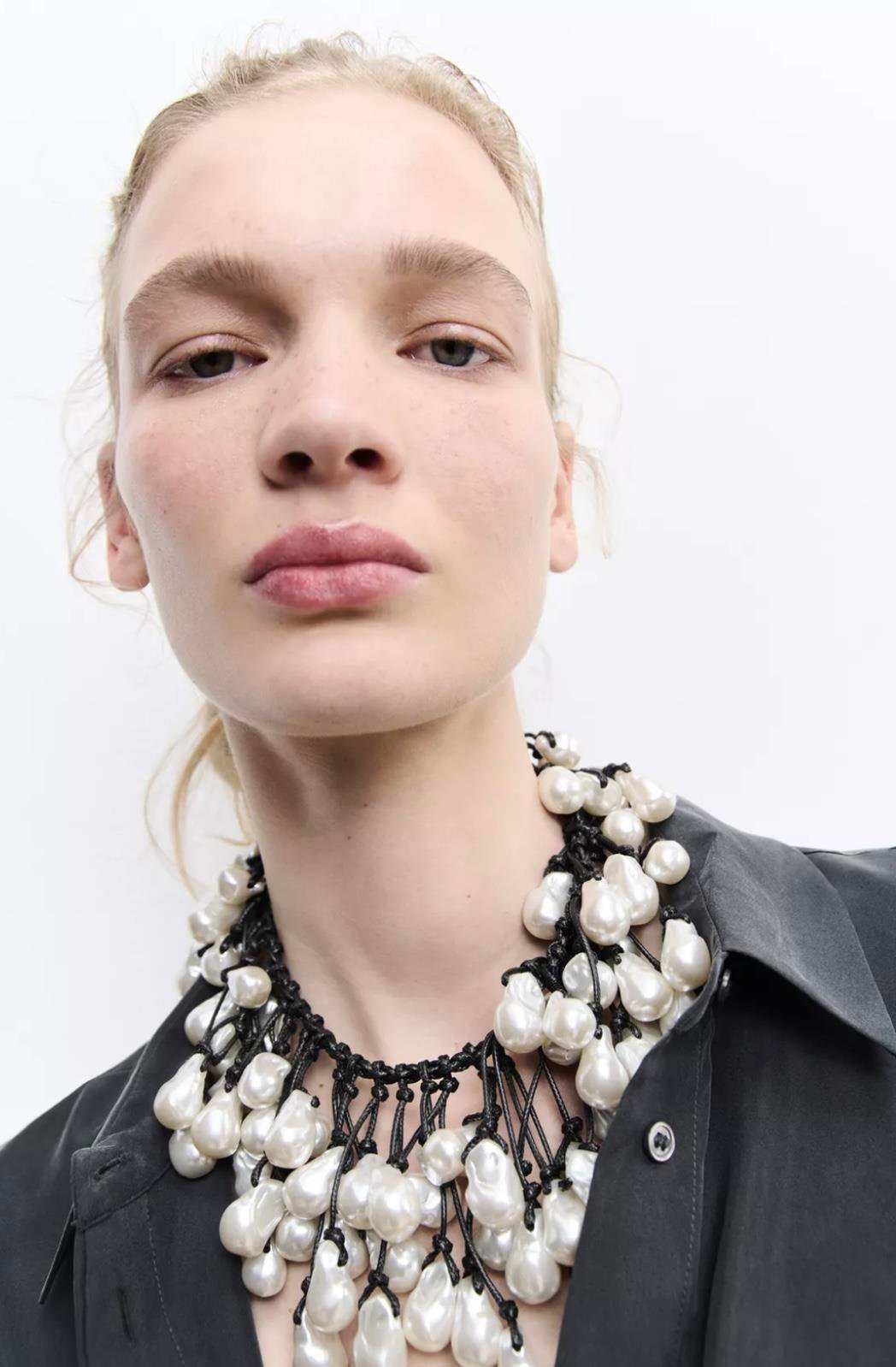 Marka İncili Deri İpli Kolye