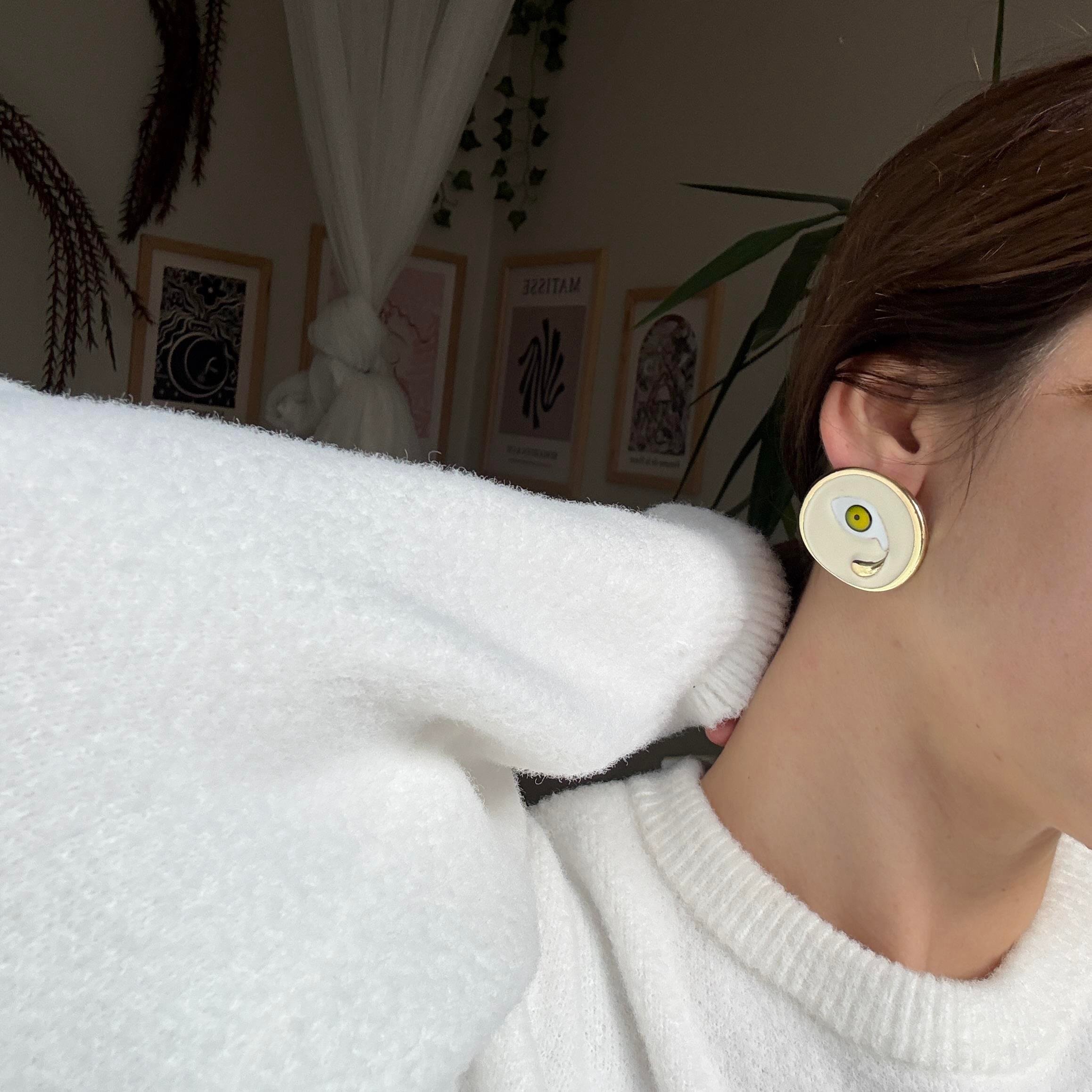 Marka Krem Mineli Göz Küpe