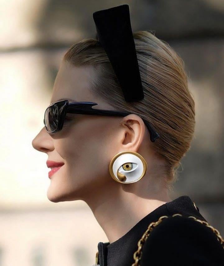 Marka Krem Mineli Göz Küpe