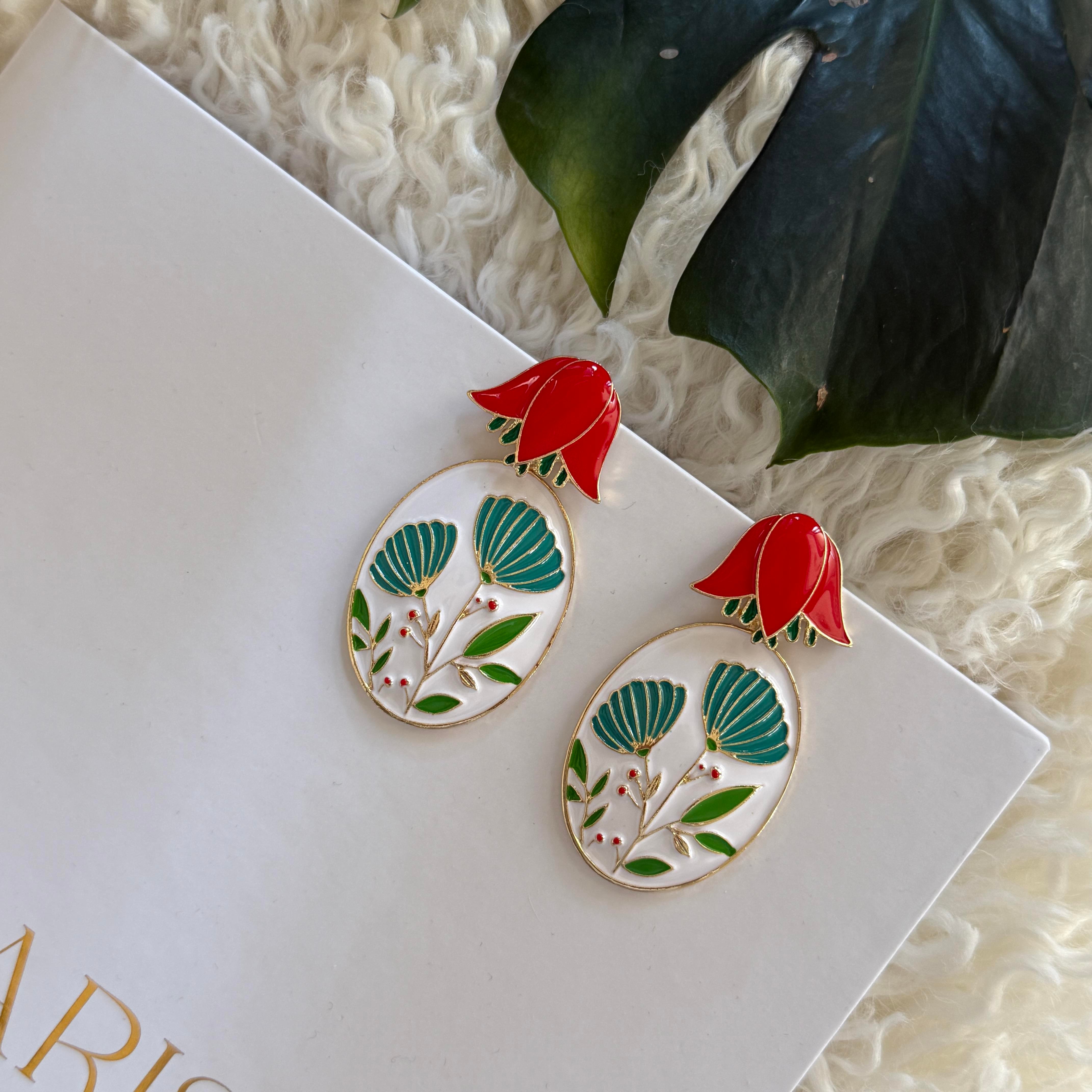 Marka Mineli Çiçek Küpe