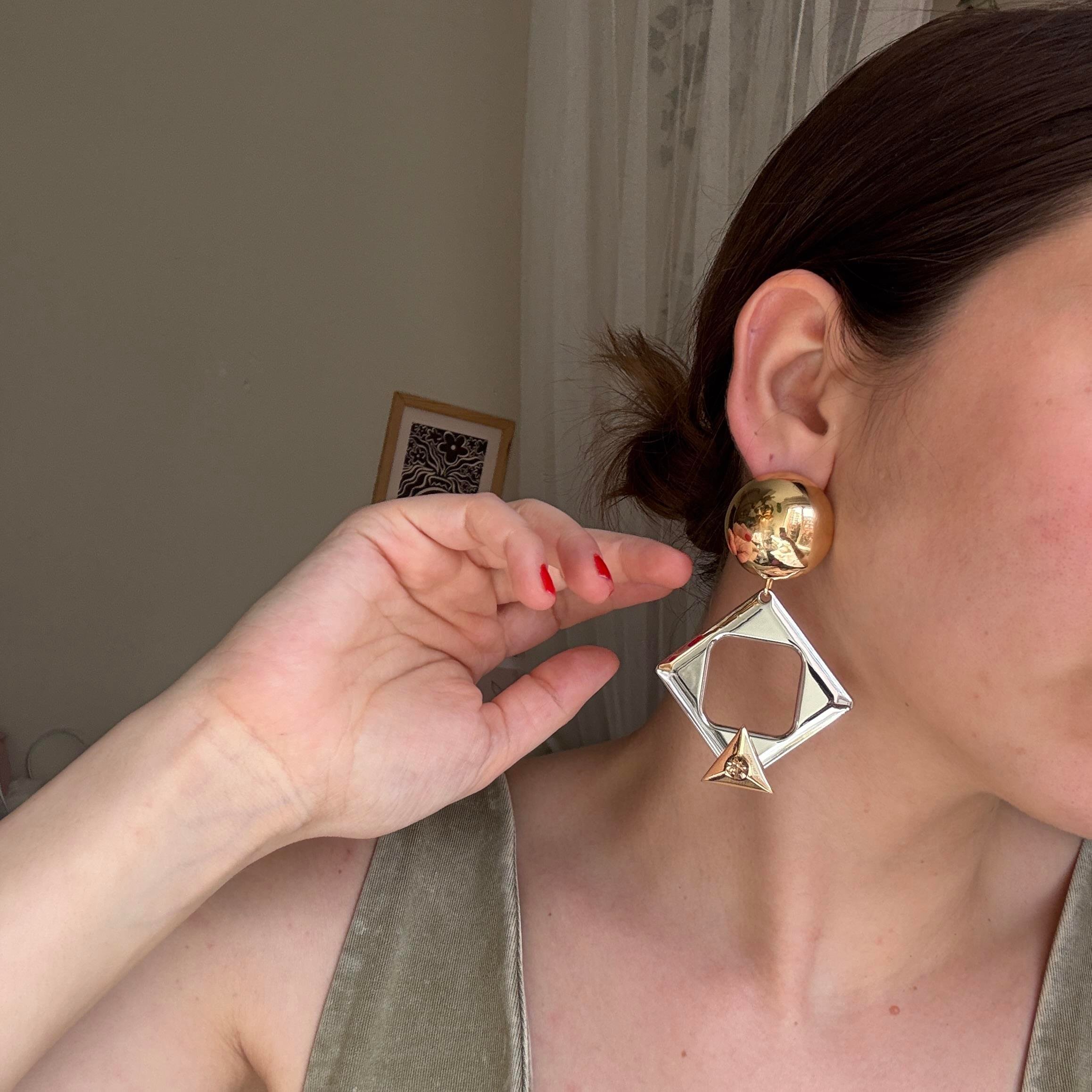 Marka Mix Taşlı Üçgen Küpe