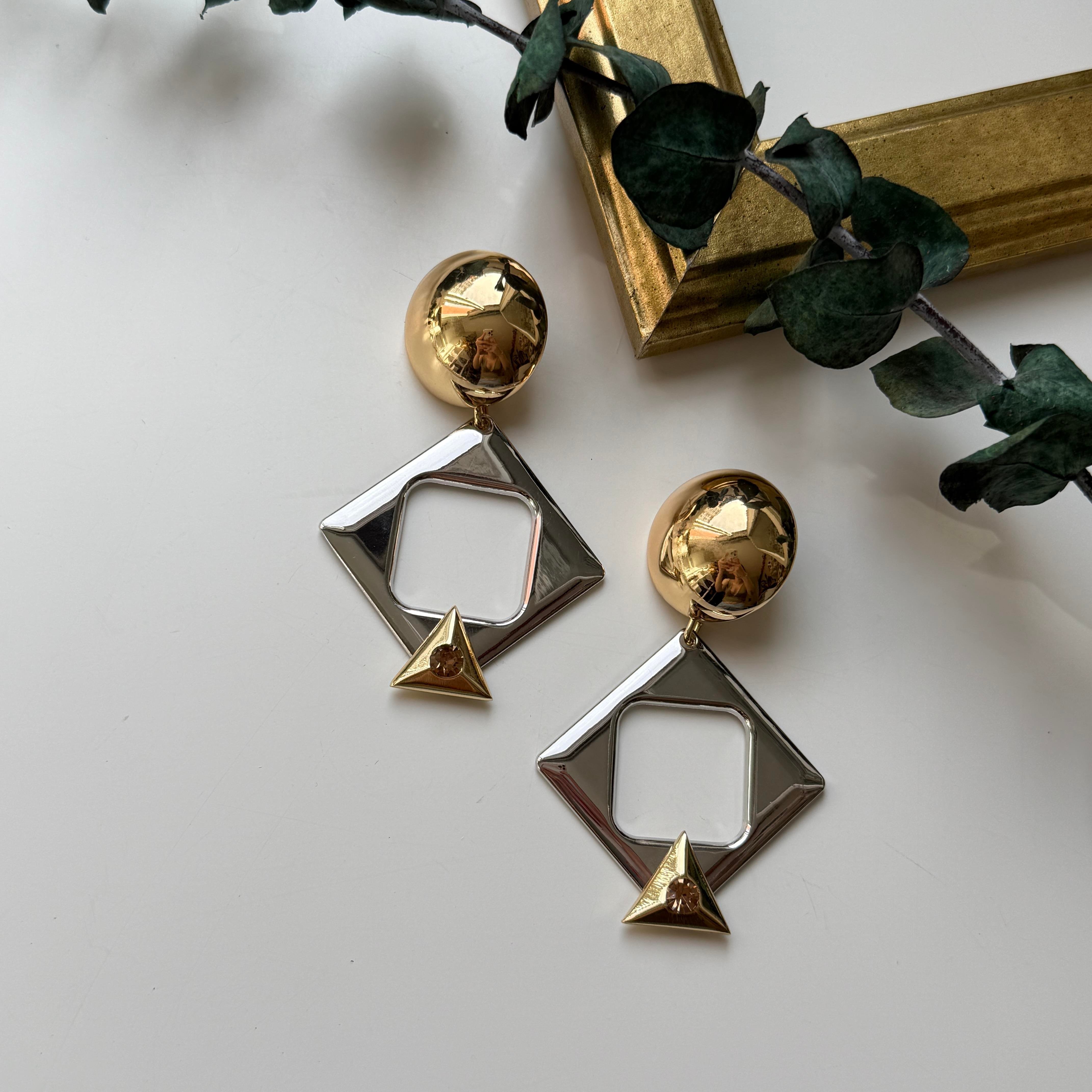 Marka Mix Taşlı Üçgen Küpe