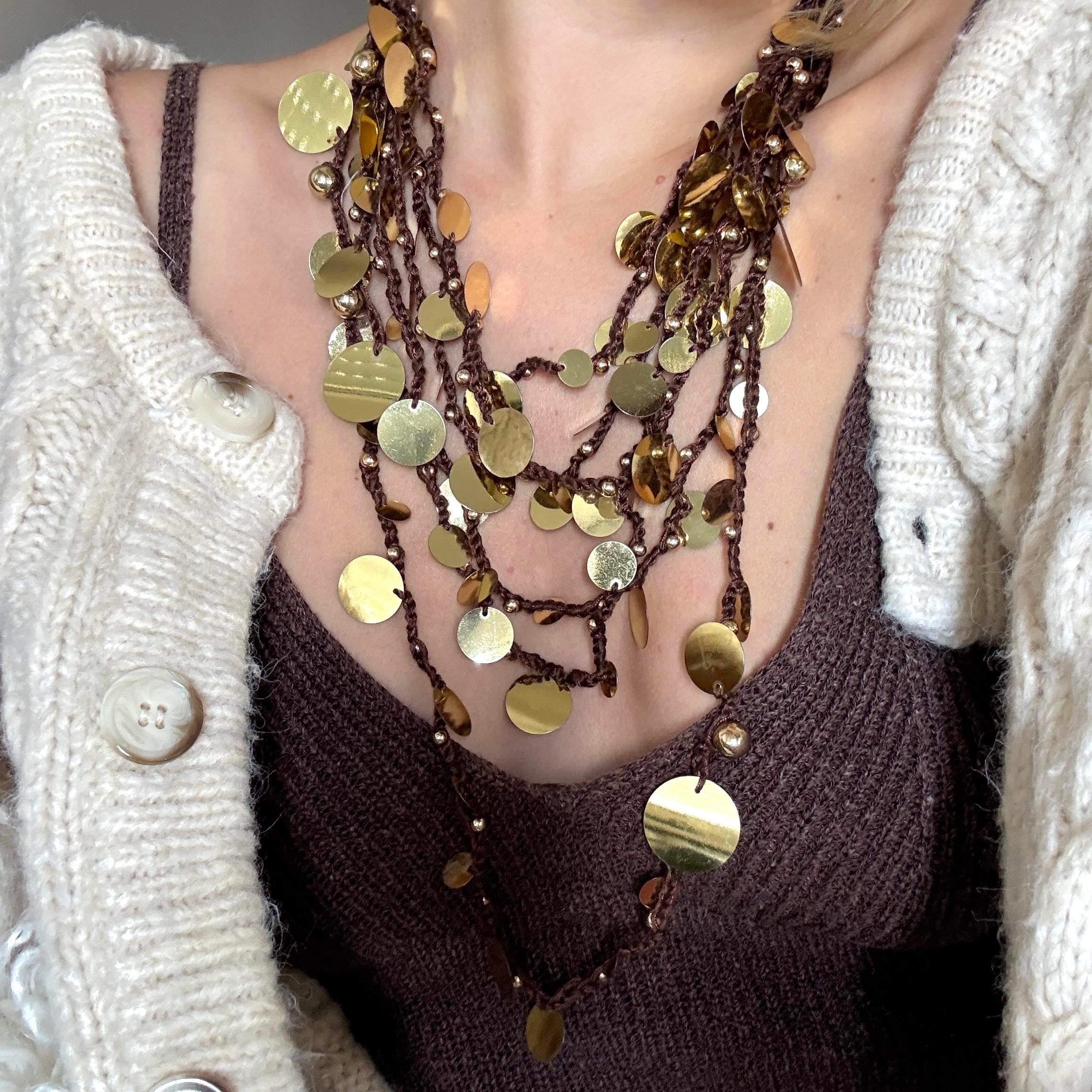 Marka Örgü Pullu Kolye