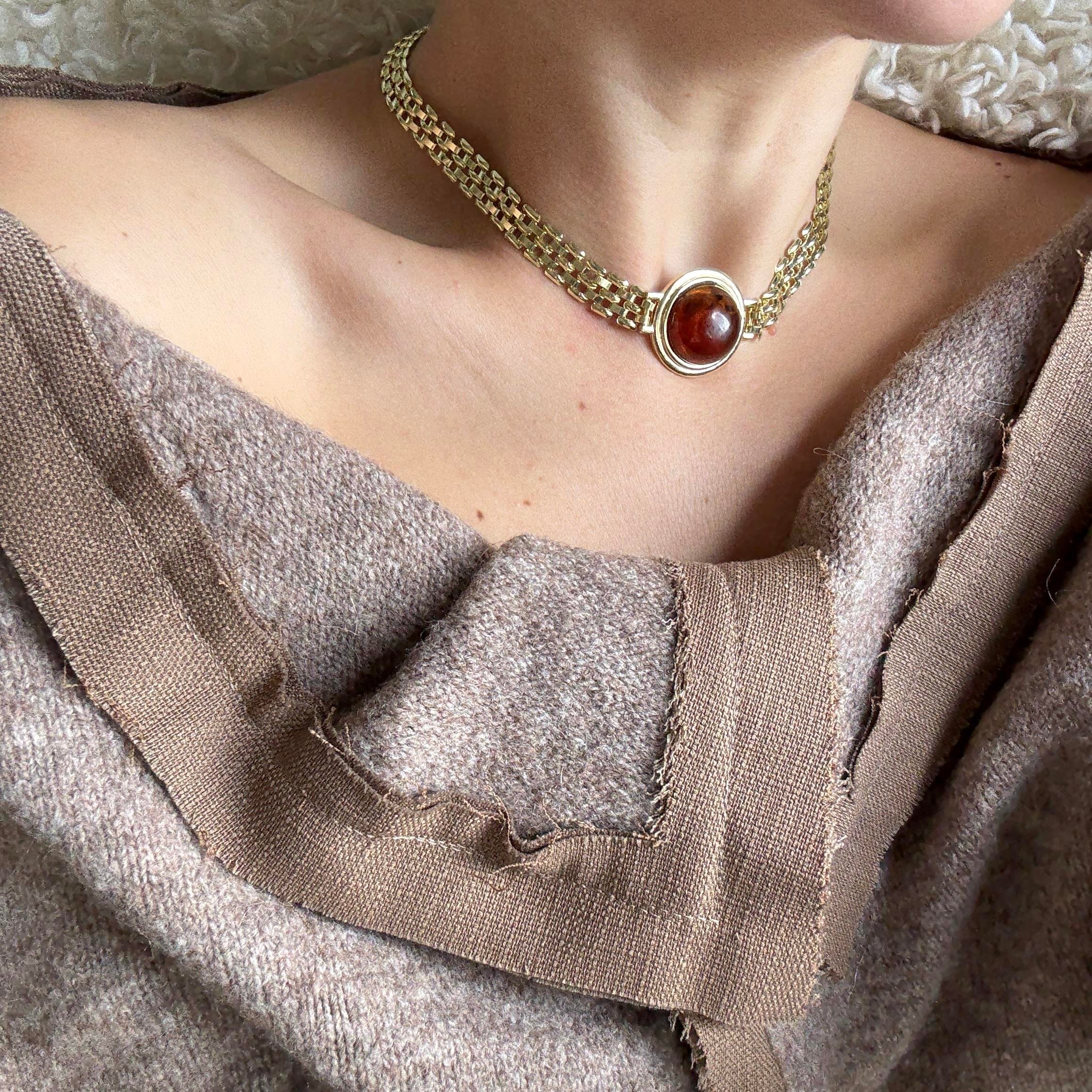 Marka Ortası Taşlı Kolye