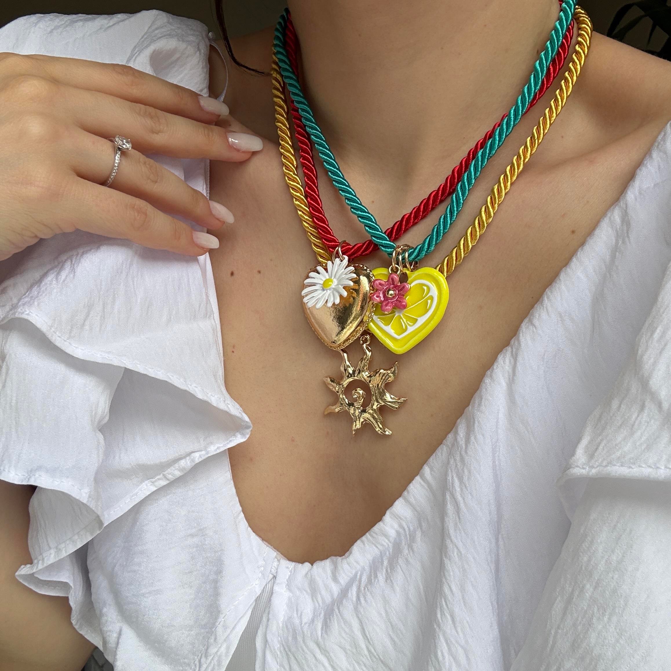 Marka Renkli 3lü Halat Charmlı Kolye