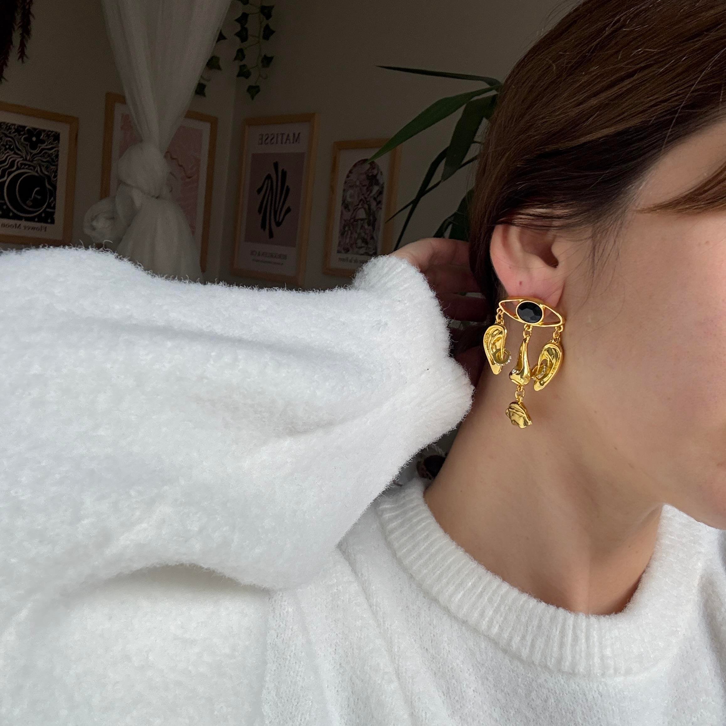 Marka Sallantılı Surat Küpe