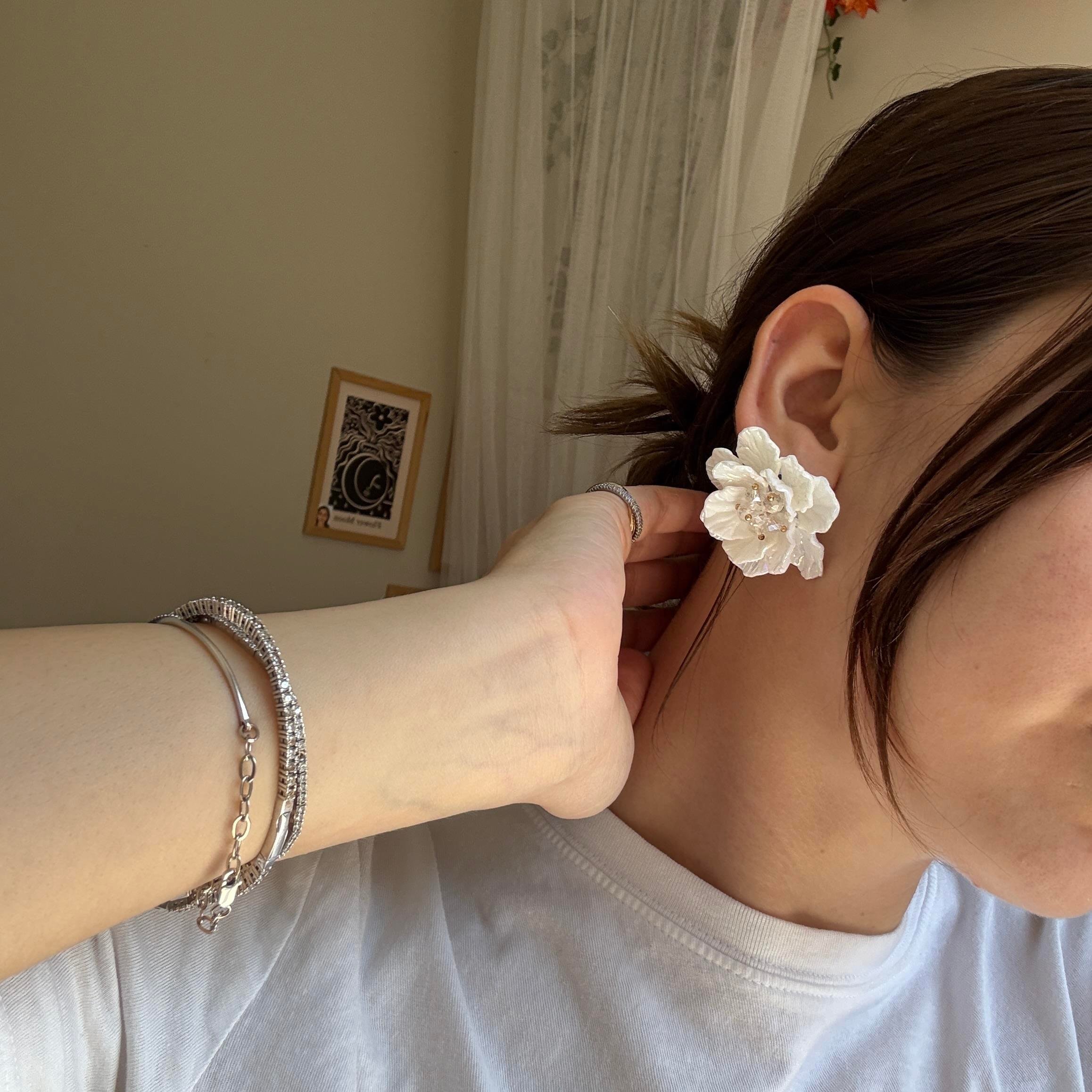 Marka Sedefli Çiçek Küpe