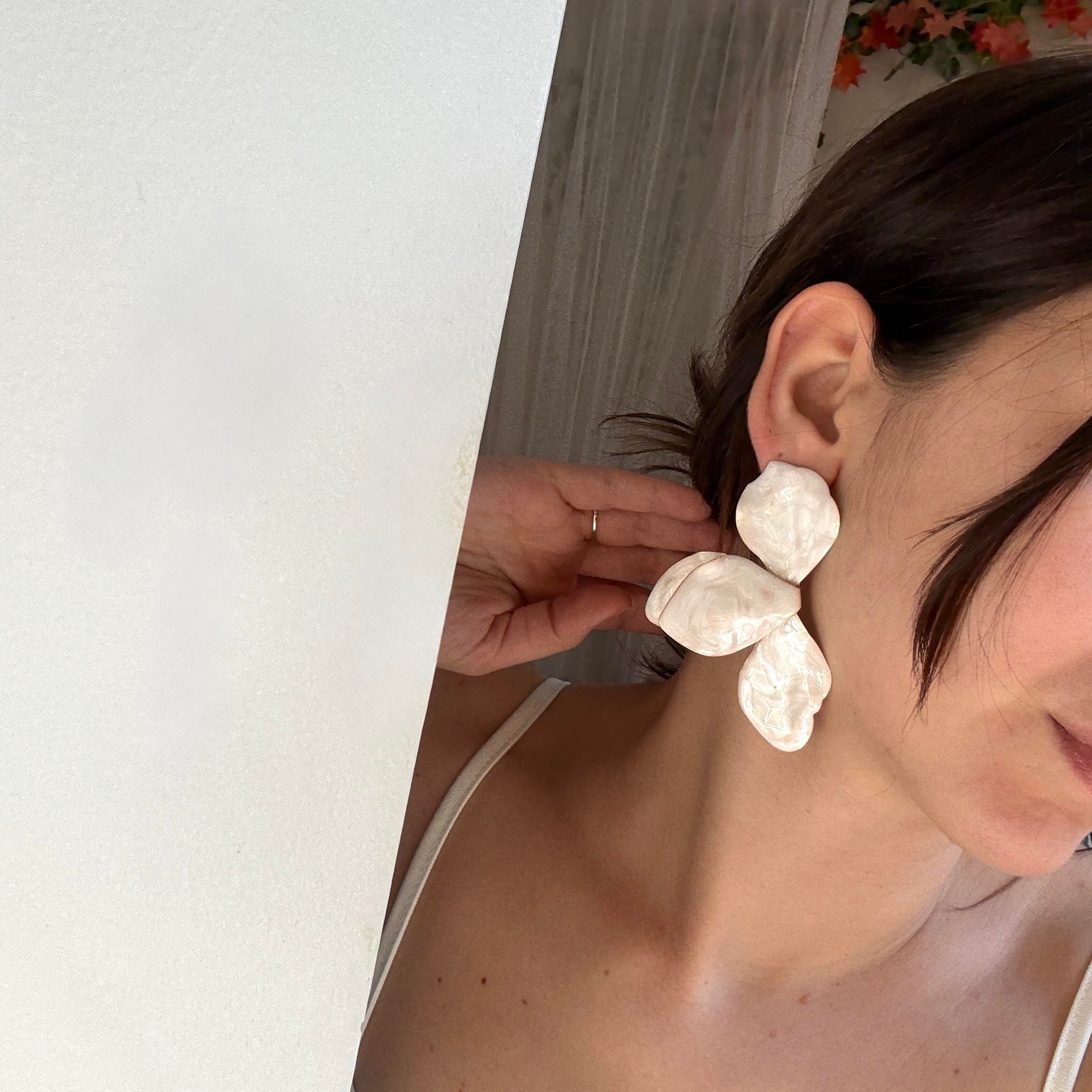 Marka Sedefli Çiçek Küpe