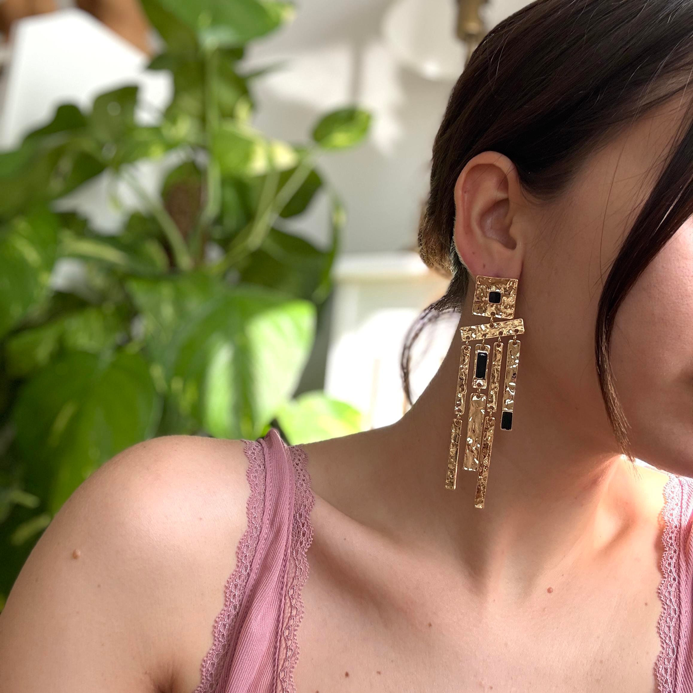 Marka Siyah Mineli Ezme Küpe