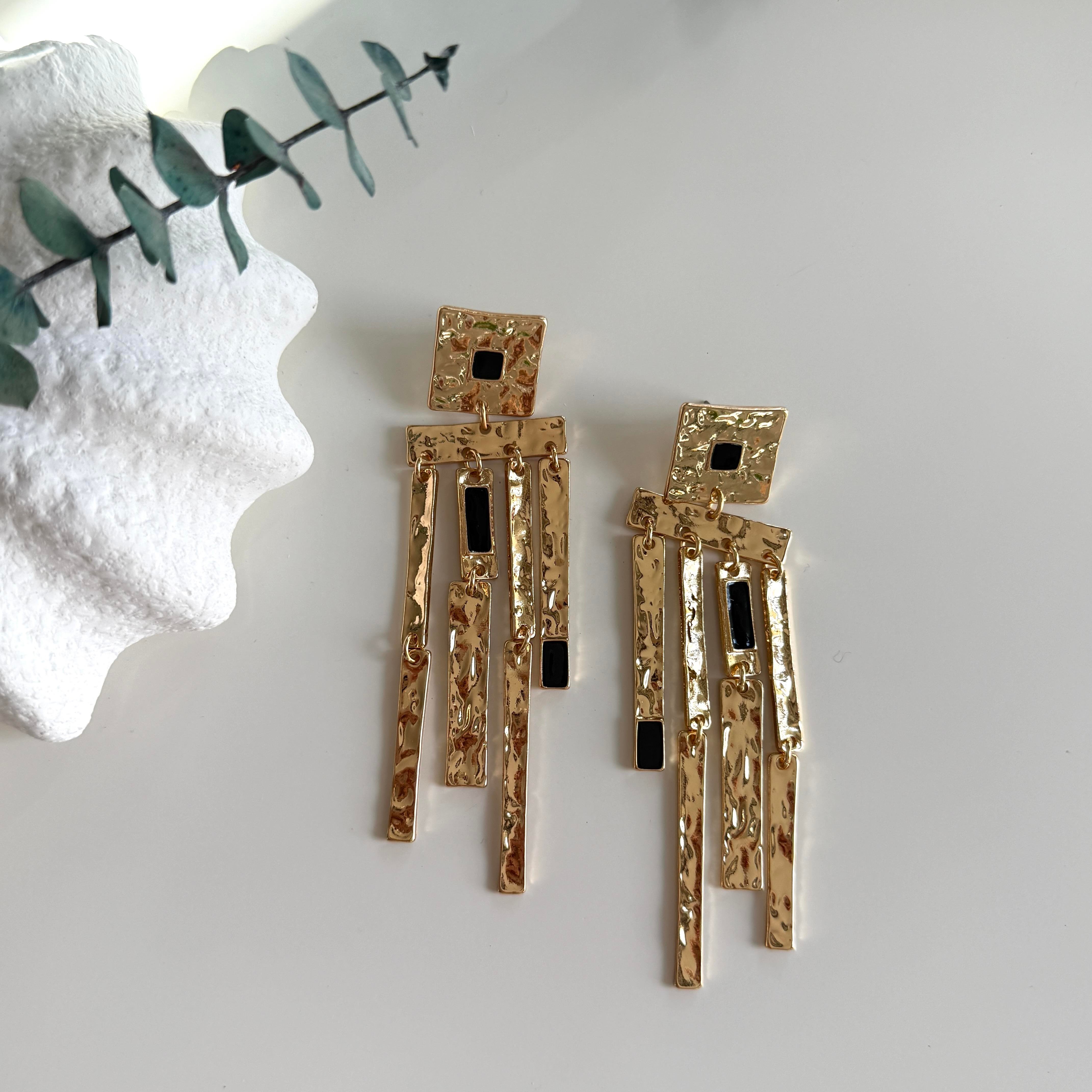 Marka Siyah Mineli Ezme Küpe