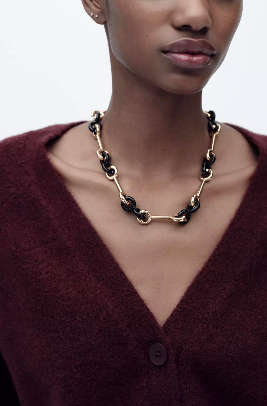 Marka Siyah Mineli Zincir Kolye