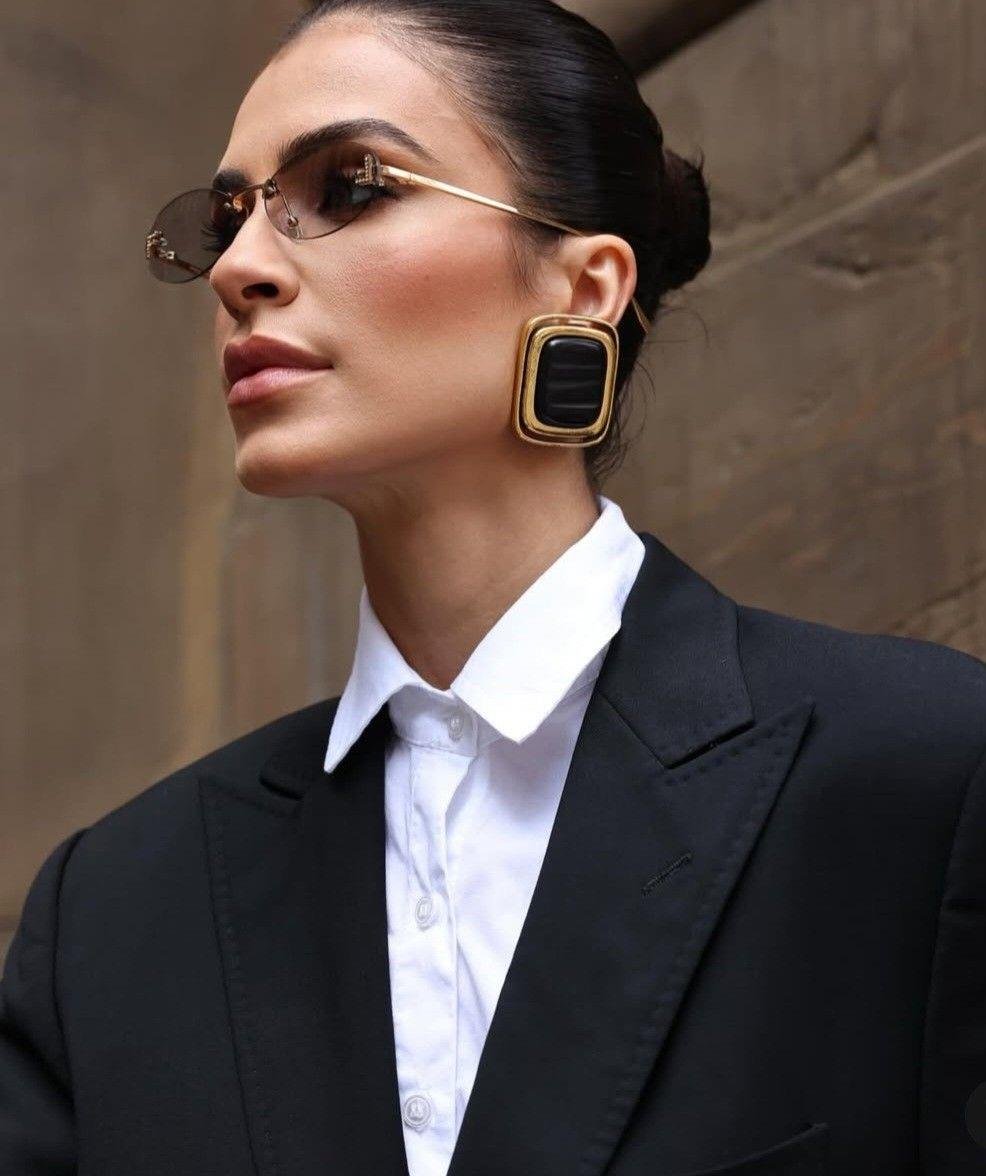 Marka Siyah Plaka Küpe