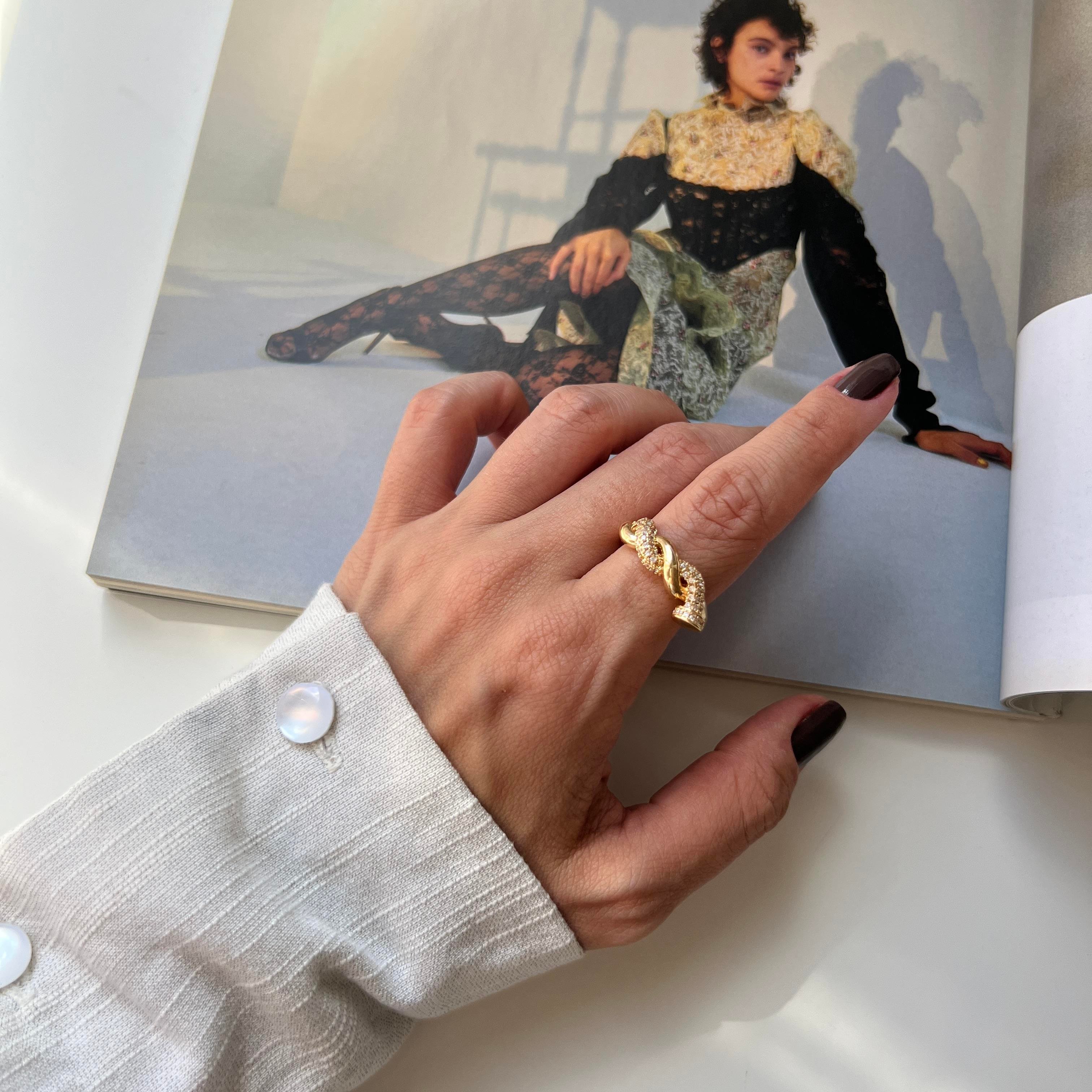 Marka Taşlı Düğüm Çivi Yüzük