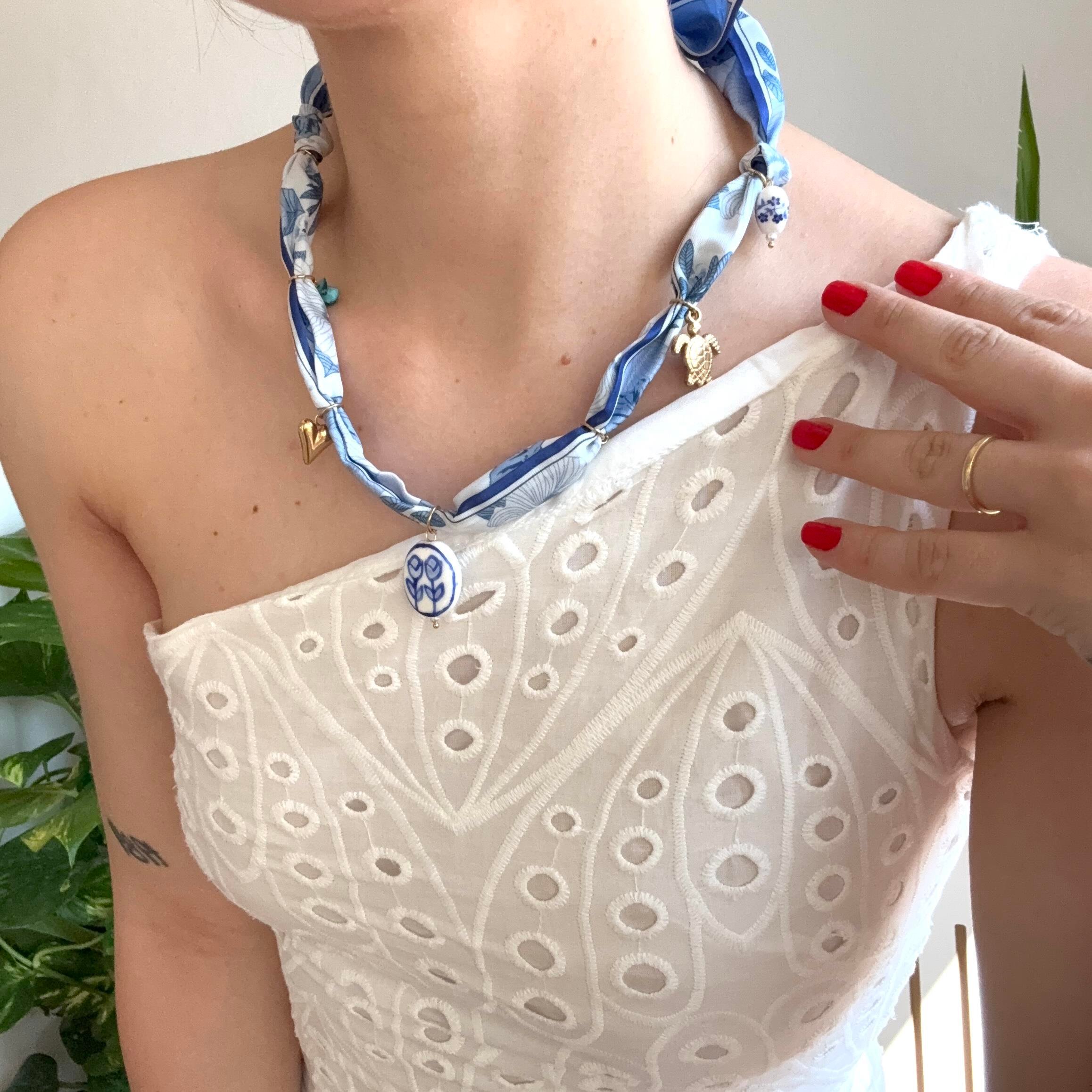 Mavi Fular Seramik Charmlı Kolye