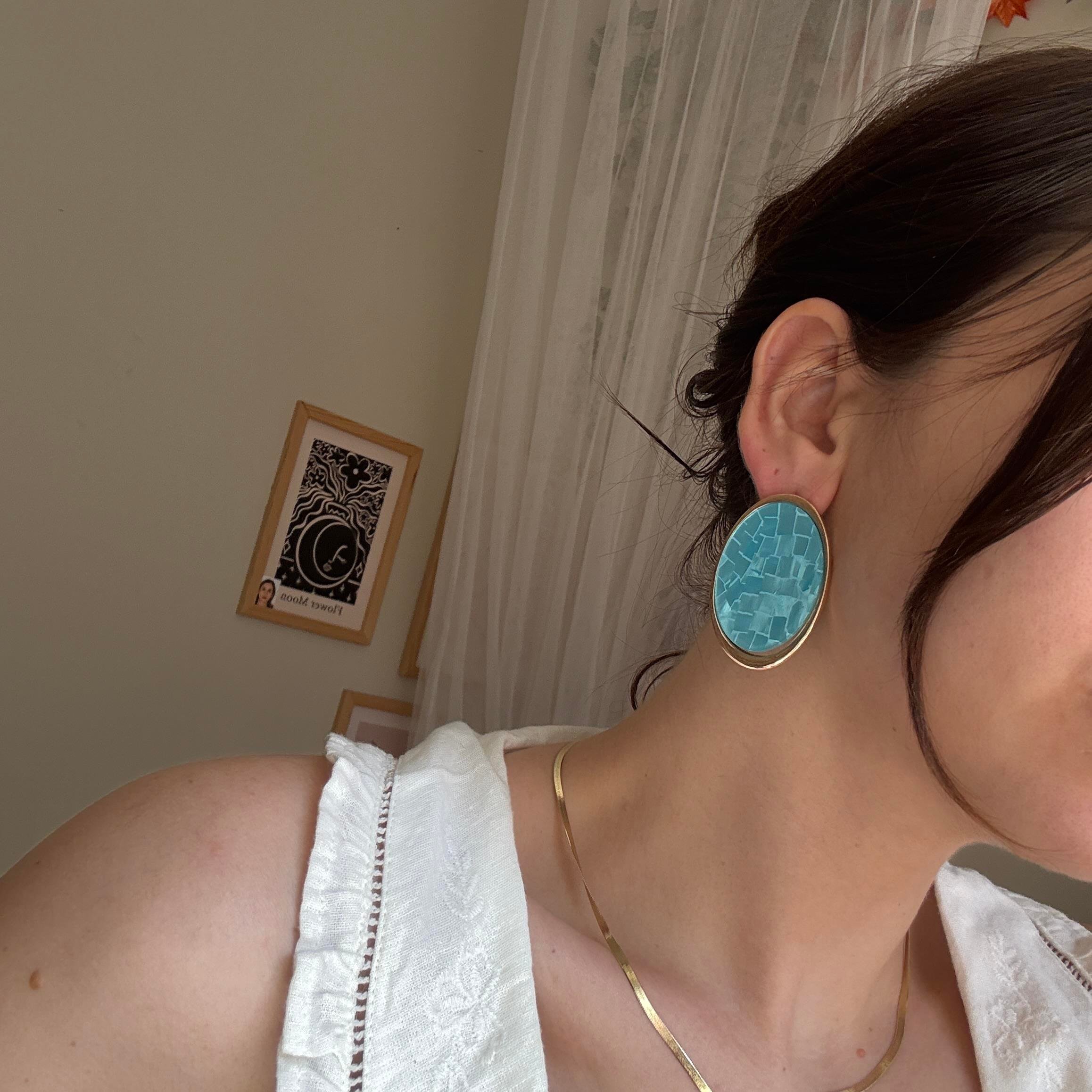 Mavi Sedefli Oval Küpe