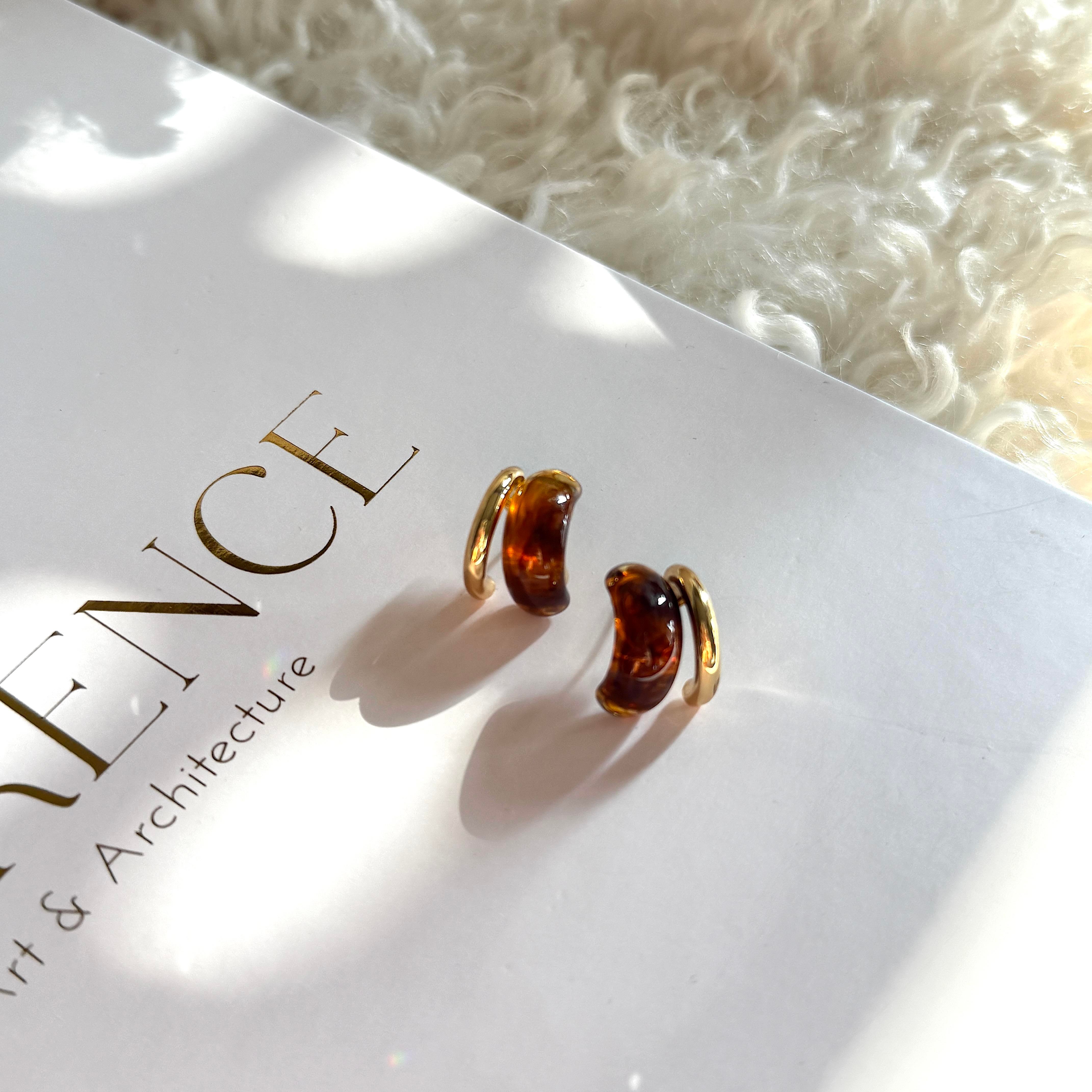 Mini Akrilik Gold Detaylı Halka Küpe