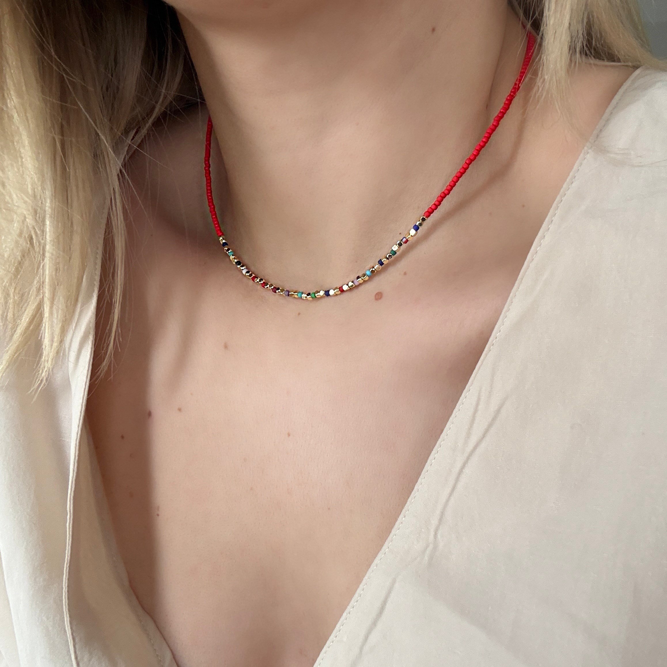 Ortası Mix Kırmızı Boncuklu Kolye
